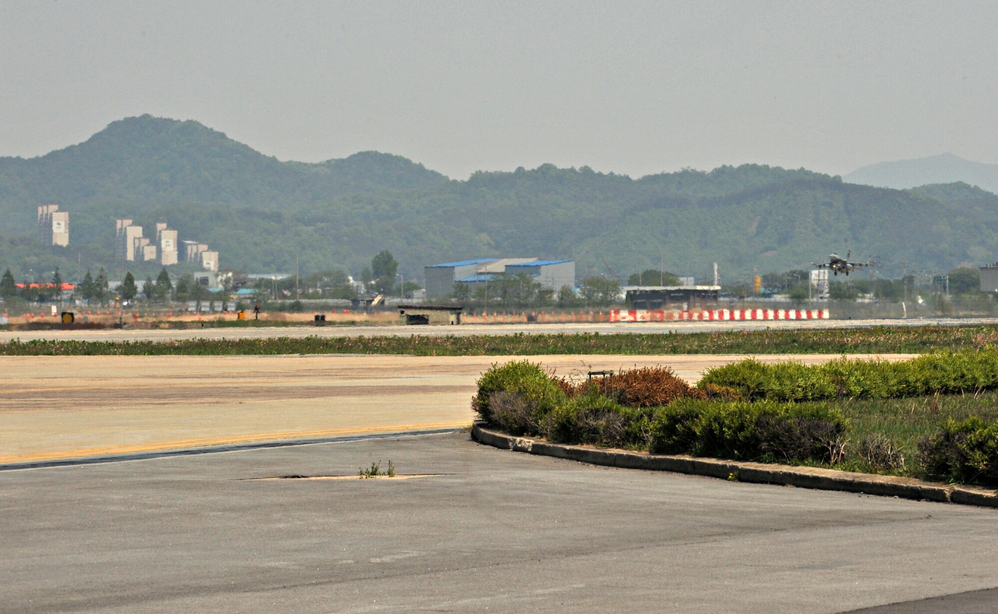 An F-16 Fighting Falcon from the 36th Fighter Squadron prepares to land during Operational Readiness Exercise Beverly Bulldog 14-02 at Osan Air Base, Republic of Korea, May 6, 2014. Osan participates in several OREs like BB 14-02 every year. (U.S. Air Force photo/Airman 1st Class Ashley J. Thum)