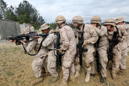 U.S. Marines, Spanish Army train infantry skills together > Marine ...