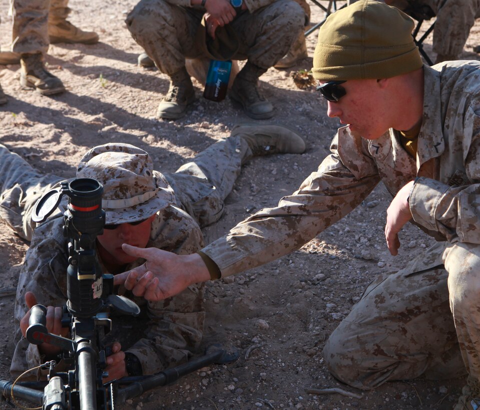 Reading, Penn., native Pfc. Cody Troxel, a machine gunner with Echo Company, 2nd Battalion, 8th Marine Regiment, 2nd Marine Division, explains what to look for during a weapon malfunction to Pfc. David Gamble, a rifleman from Griffin, Ga., while giving a class to 3rd Platoon on the M240 Bravo machine gun at Range 62, Fort Bliss, Texas, April 5, 2014.