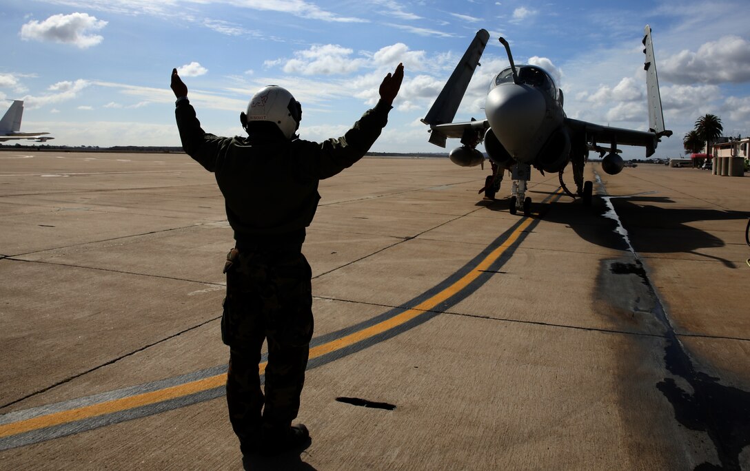 A volunteer with the Flying Leatherneck Aviation Museum guides pilots of an EA-6B Prowler through shutdown procedures aboard Marine Corps Air Station Miramar, Calif., Feb. 4. The Prowler is the newest aircraft slated to go on display at the Marine aviation-themed museum as the Navy and Marine Corps transition to the EA-18G Growler.