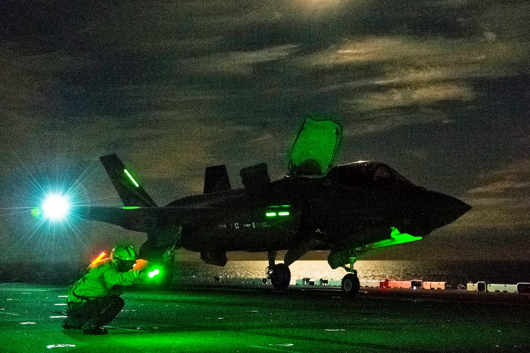 An F-35B Lightning II aircraft prepares to take off from the amphibious assault ship USS Wasp during an F-35 developmental test event in the Atlantic Ocean, Aug. 14, 2013. The F-35B is the Marine Corps variant of the Joint Strike Fighter and is undergoing testing aboard the Wasp.  
