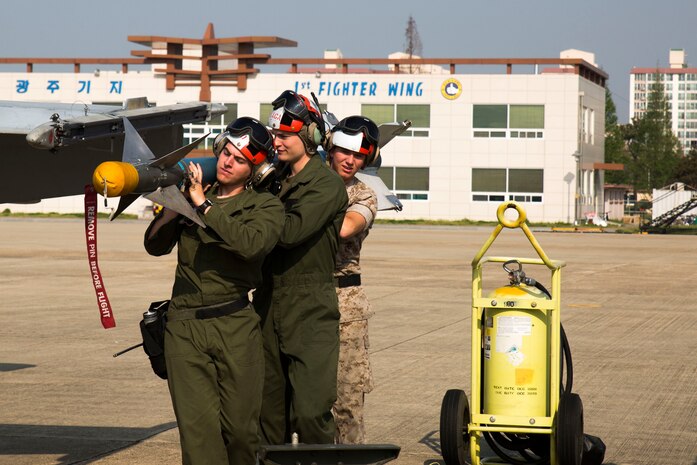 Ordnancemen with Marine Aviation Logistic Squadron 12 and Marine Fighter Attack Squadron 122 detach un-used ordnance from an F/A-18 during Exercise Max Thunder 14-1, April 20, 2014, aboard Gwangju Air Base, Republic of Korea. Max thunder is a semi-annual training event, between the U.S. military and ROK Air Force, focused on composite and coalition flight training.   