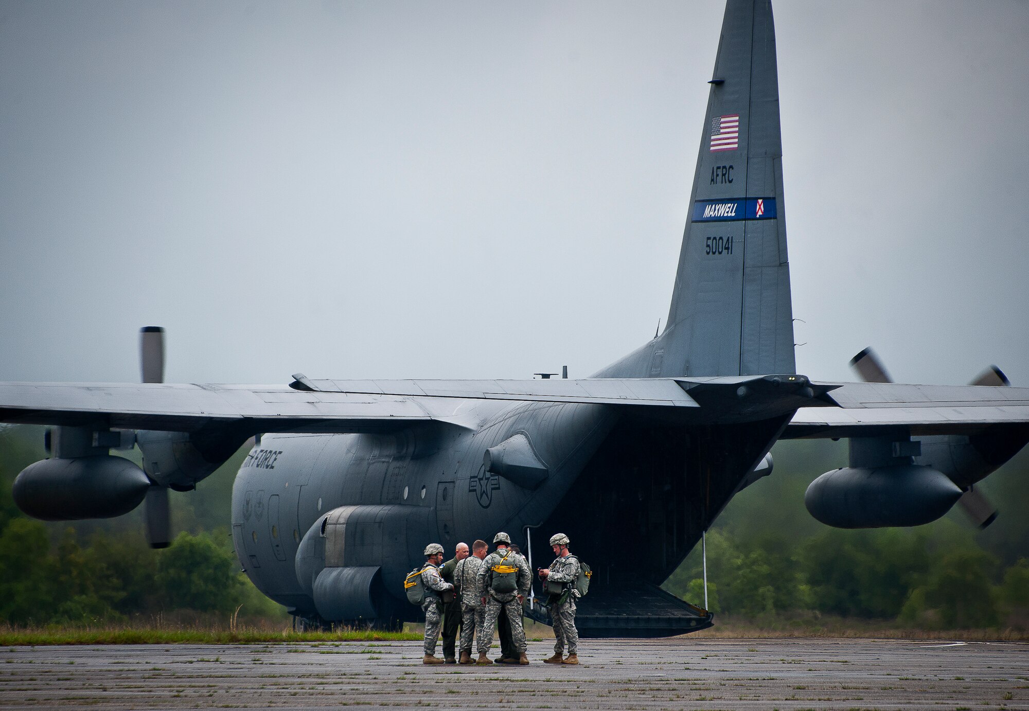 Soldiers from the 6th Ranger Training Battalion and Airmen from the 908th Airlift Wing discuss the flight plan before takeoff May 10 at Eglin Air Force Base, Fla.  The Rangers hitched a ride with the C-130 Hercules crew only to jump out of the back of the aircraft as part of the 6th RTB’s Open House activities.  (U.S. Air Force photo/Tech. Sgt. Sam King)
