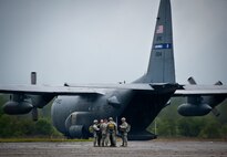 Soldiers from the 6th Ranger Training Battalion and Airmen from the 908th Airlift Wing discuss the flight plan before takeoff May 10 at Eglin Air Force Base, Fla.  The Rangers hitched a ride with the C-130 Hercules crew only to jump out of the back of the aircraft as part of the 6th RTB’s Open House activities.  (U.S. Air Force photo/Tech. Sgt. Sam King)