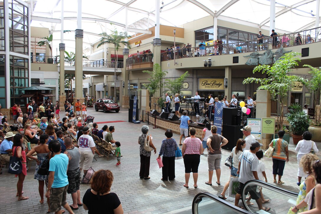 KAHULUI, Maui, Hawaii - Hana Hou performs at the Queen Ka'ahumanu Center.
(US Air Force Photo/TSgt Michael Smith/Released)
