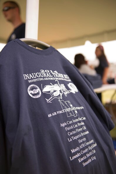 Air Force Sergeants Association chapter kicks off the Inaugural Tiger Run in Valdosta, Ga., May 10, 2014. The support of Moody and Valdosta community helped raise more than $4,000 for the Air Force Enlisted Village, a nonprofit organization that helps military spouses. (U.S. Air Force photo by Airman Dillian Bamman/Released)