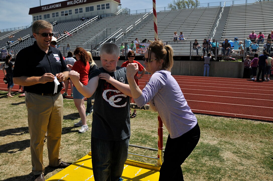 AEDC personnel volunteer at the Area 13 Special Olymics on April 24 at the Tullahoma High School stadium. (Photo by Rick Goodfriend)