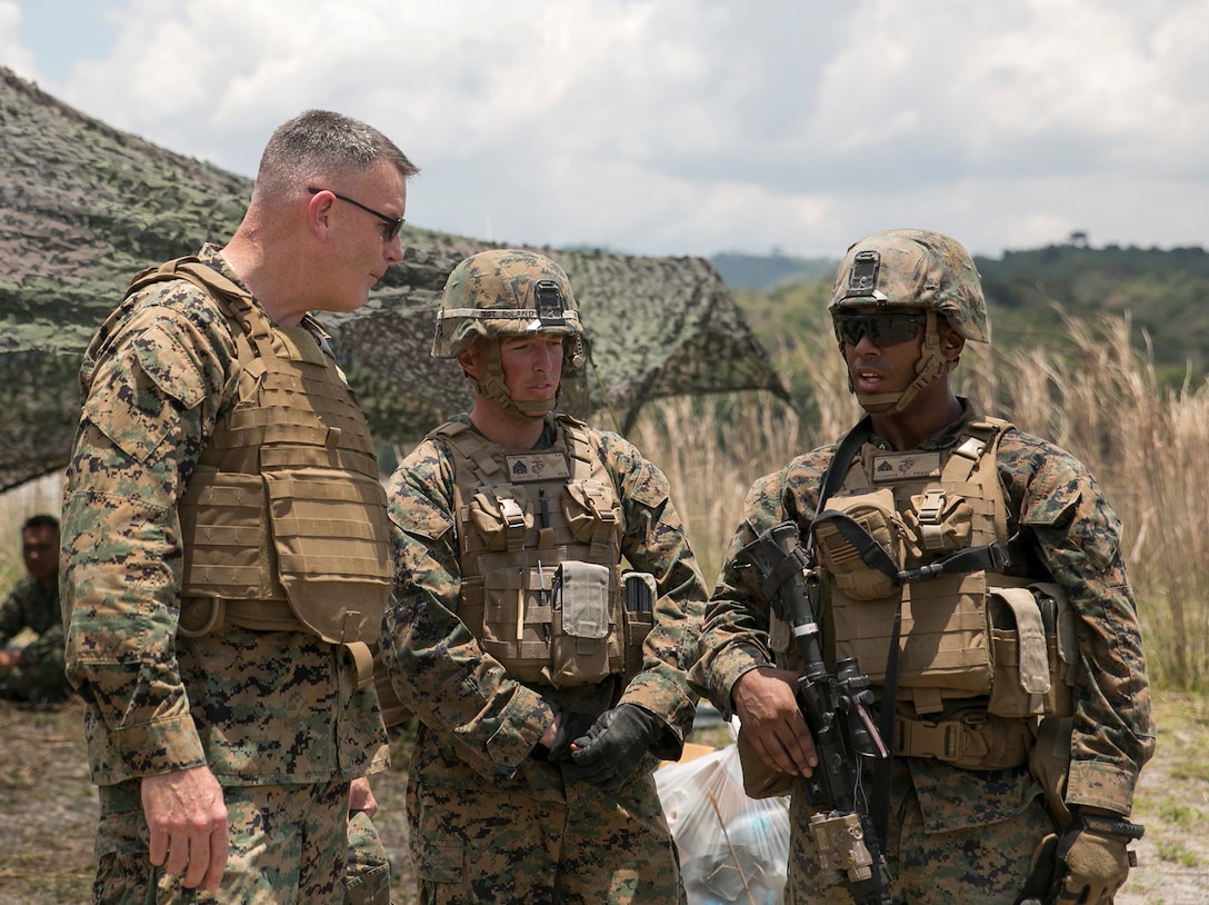 u-s-marines-brief-brig-gen-niel-e-nelson-in-the-field-during