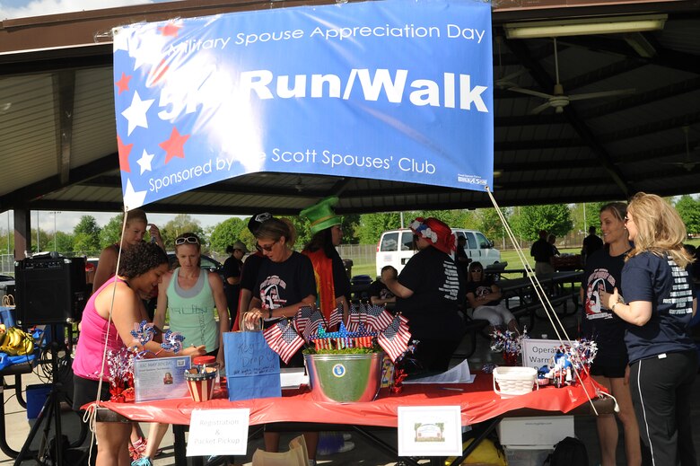 Club Hosts 5k Run Walk To Honor Military Spouses Scott Air Force Base Article Display