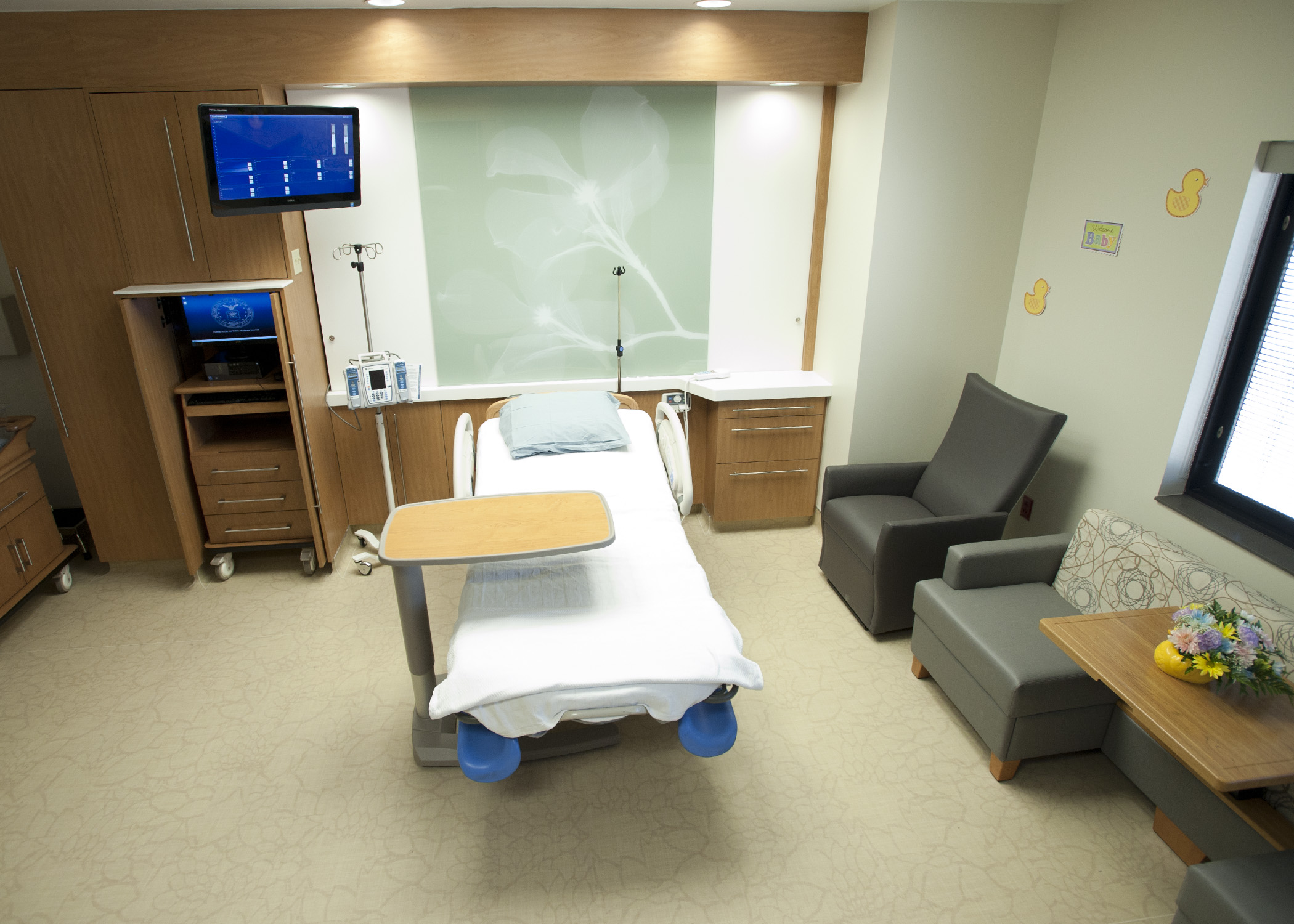 99th Mdg Delivers Comforts To New Mothers