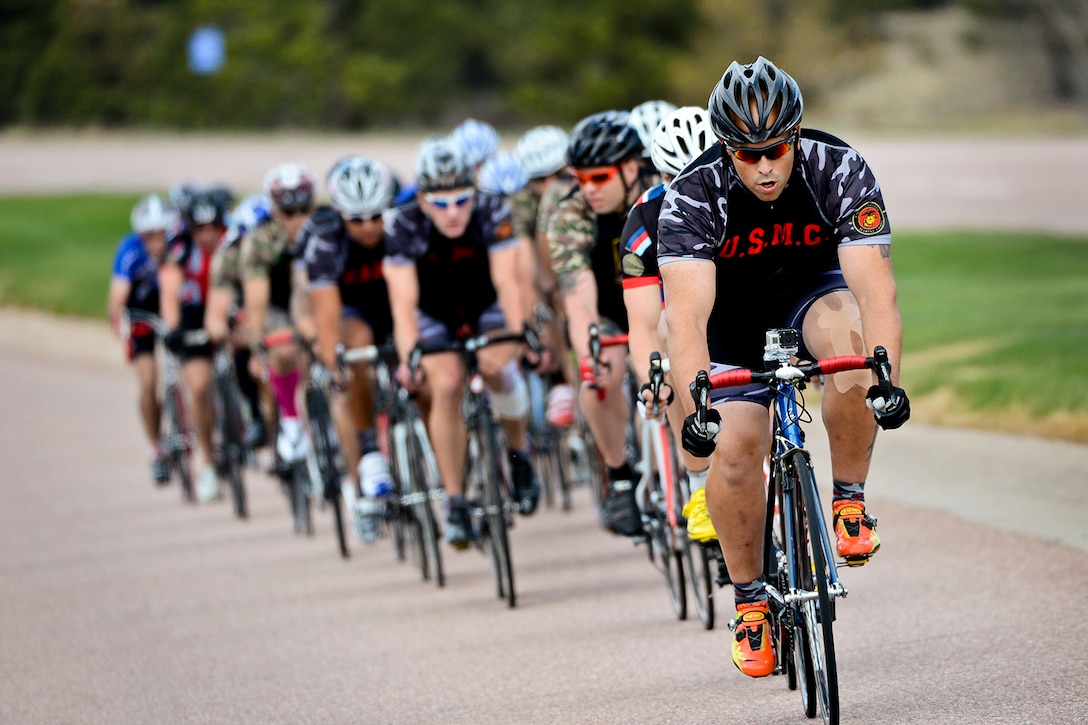 Marine Cpl. Michael Politowicx leads a pack of racers during the 2013 Warrior Games in Colorado Springs, Colo., May 12, 2013.  

