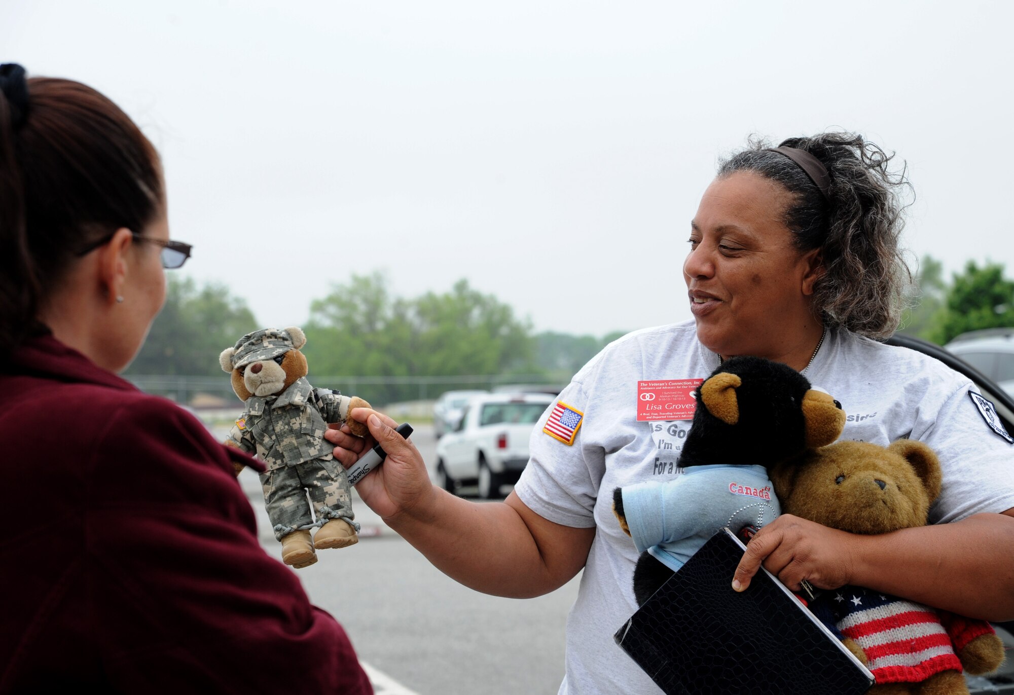 Lisa Groves shares the story behind her hero bears with Shannonlee Stout during a visit to Joint Base Andrews, Md., May 14, 2014. Groves says the bears provide veterans and their family members comfort when she is driving them to medical appointments. Groves, who served in the U.S. Army, is a veteran advocate and dedicates her life to helping those who served. She is on her second nationwide journey promoting awareness of veterans’ struggles, which she began June 2, 2013. Stout is an Air Force District of Washington budget analyst. (U.S. Air Force photo/Master Sgt. Tammie Moore)