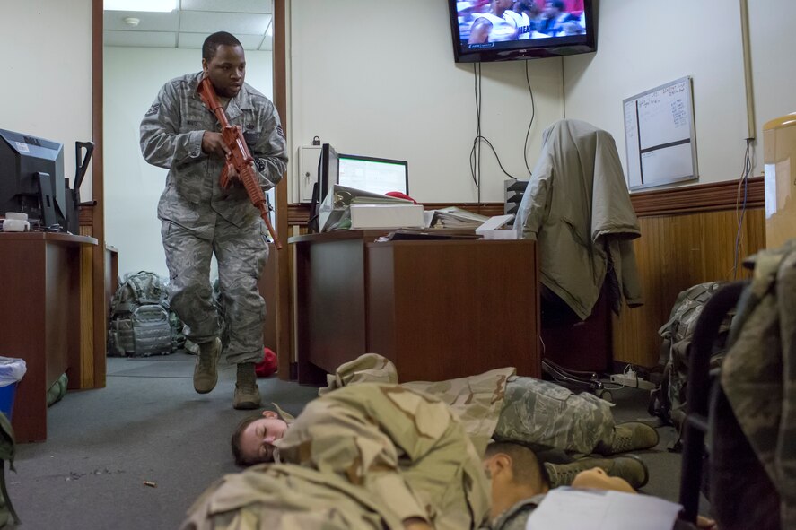 Staff Sgt. Terell White, 374th Security Forces Squadron patrolman, clears a room during a simulated active shooter scenario at Yokota Air Base, Japan, May 15, 2014. The scenario, part of Yokota’s Samurai Readiness Inspection, tested emergency responders’ ability to respond to a shooter and base’s ability to handle the aftermath of a violent incident. (U.S. Air Force photo by Osakabe Yasuo/Released)
