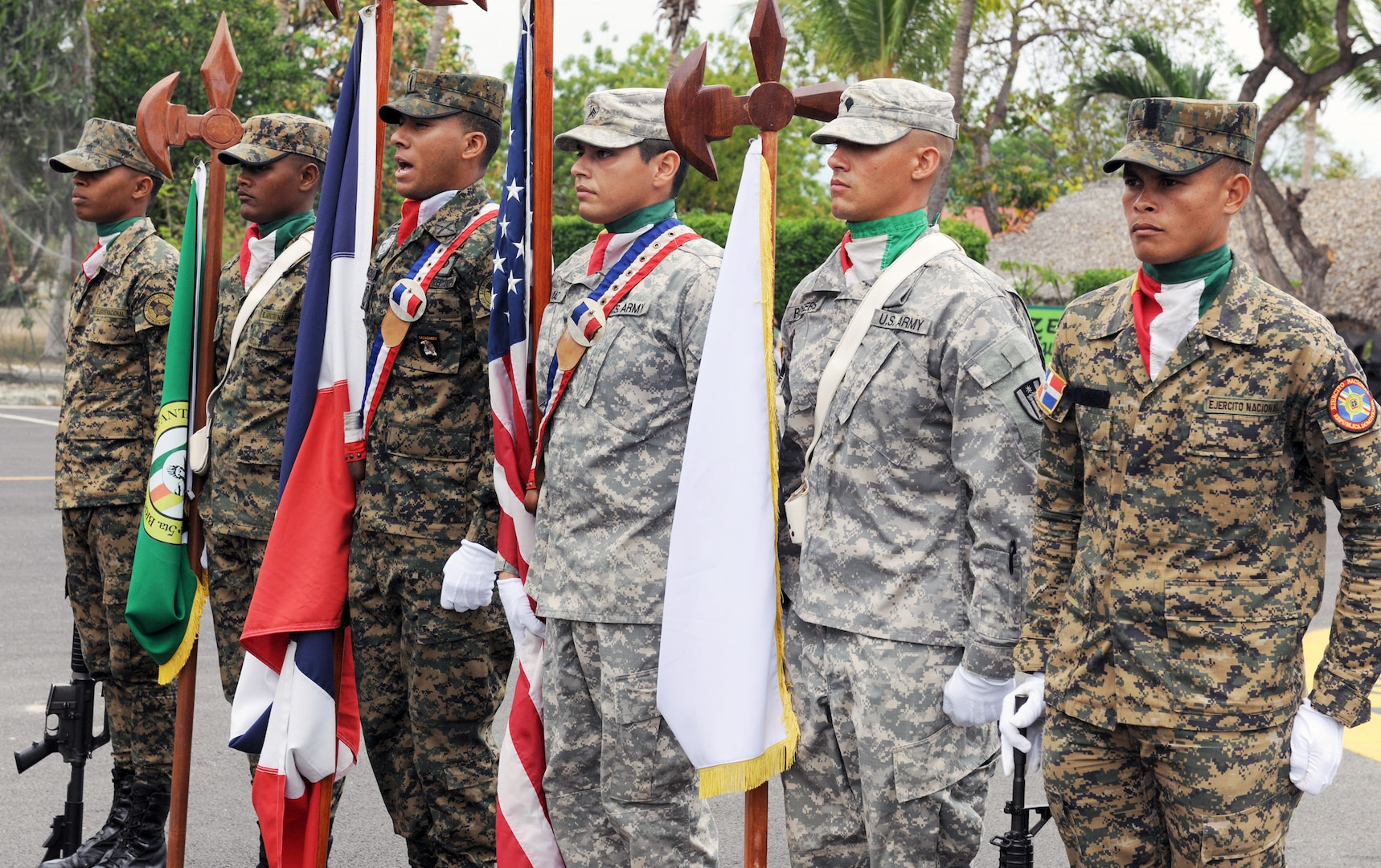 U.S. and Dominican Soldiers stand side-by-side May 6 during the opening ceremony for Beyond the Horizon-Dominican Republic 2014.
BTH 2014 is an exercise deploying U.S. military engineers and medical professionals to Guatemala and the Dominican Republic for
training, while providing services to rural communities.
Photo by Robert R. Ramon