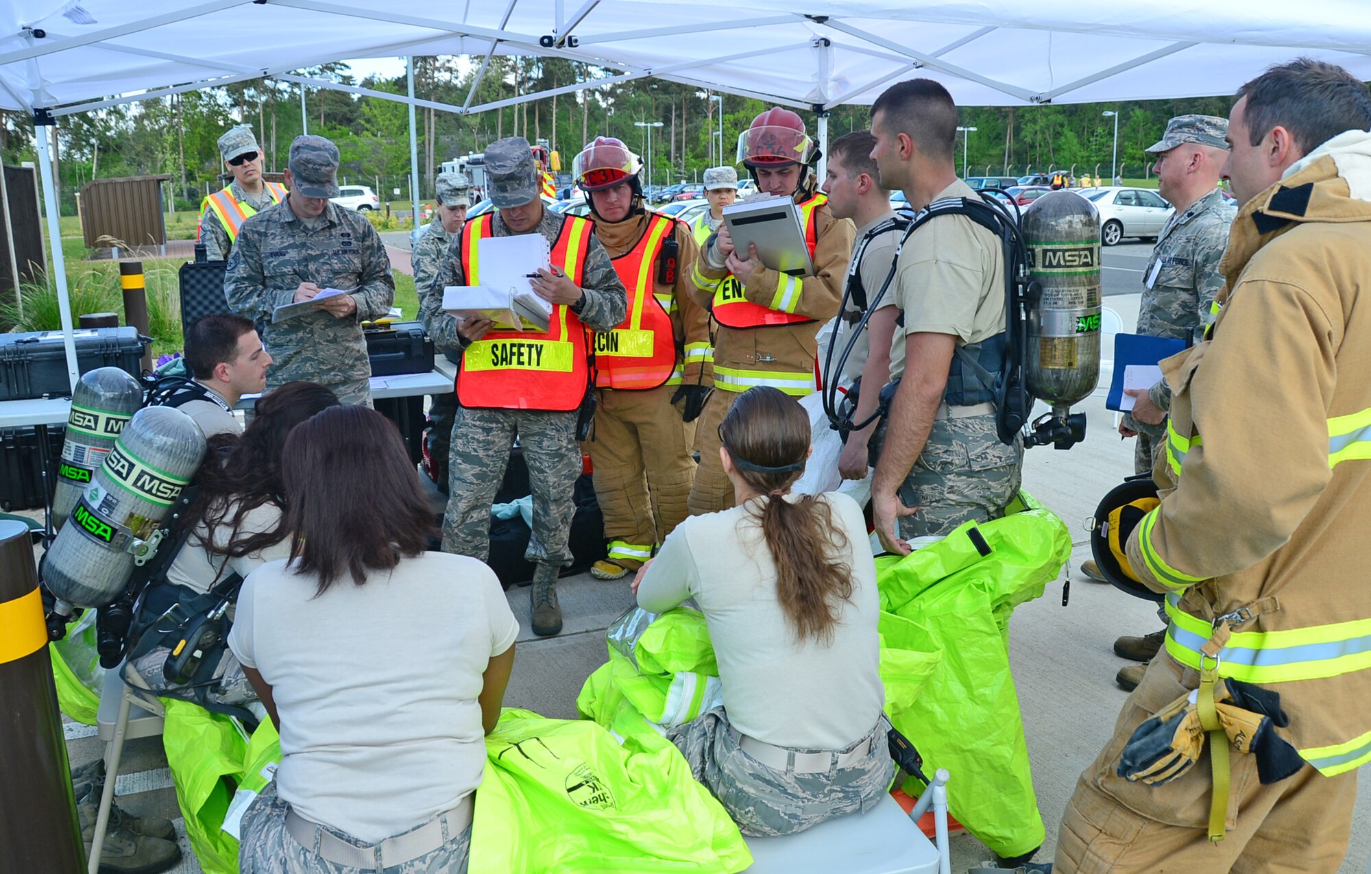 A safety representitive briefs 48th Fighter Wing first responders before a hazardous-material exercise at Royal Air Force Lakenheath, England, May 13, 2014. Airmen responded to a simulated chemical incident during a weeklong Unit Effectiveness Inspection. (U.S. Air Force photo by Airman 1st Class Erin O’Shea/Released)