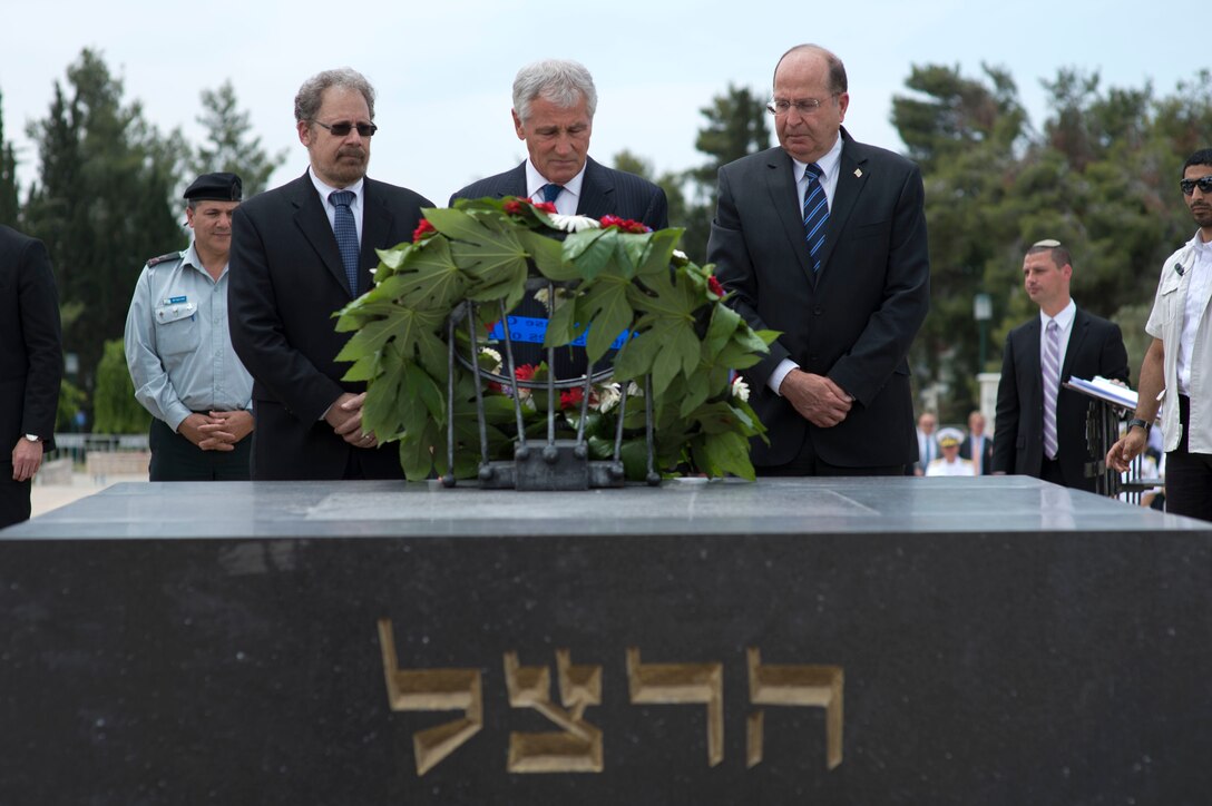 U.S. Defense Secretary Chuck Hagel, center, and Israeli Defense Minister Moshe Yaalon, right, lay a wreath at the grave of Theodor Herzl in in Jerusalem, May 16, 2014. Hagel laid the wreath to commemorate Israeli Independence Day.