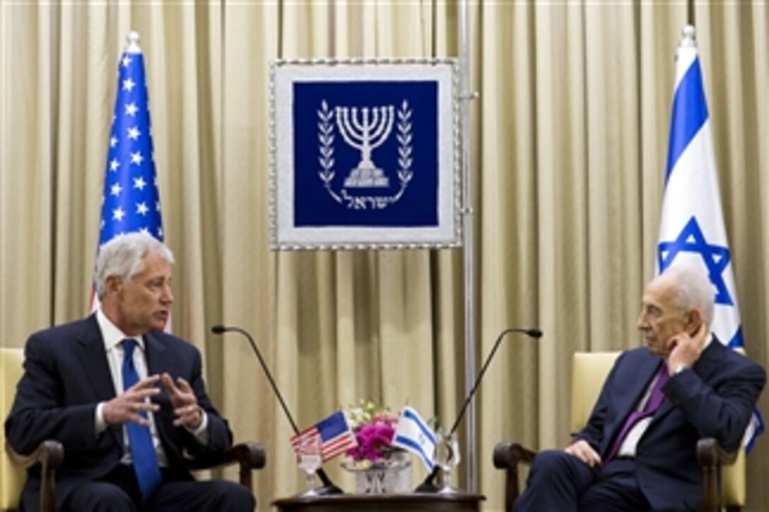 U.S. Defense Chuck Hagel, left, meets with Israeli President Shimon Peres in Jerusalem May 16, 2014. The two met to discuss issues of mutual importance before laying wreaths at the graves of Theodor Herzl and Prime Minister Rabin to commemorate Israeli Independence Day.  