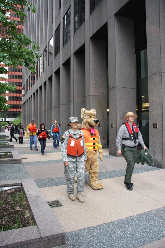 Members from the Pittsburgh District donned their lifejackets and took to the city streets to raise awareness not only for Wear Your Lifejacket to Work Day, May 16, but as a kickoff to National Safe Boating Week, May 17 – 23. 