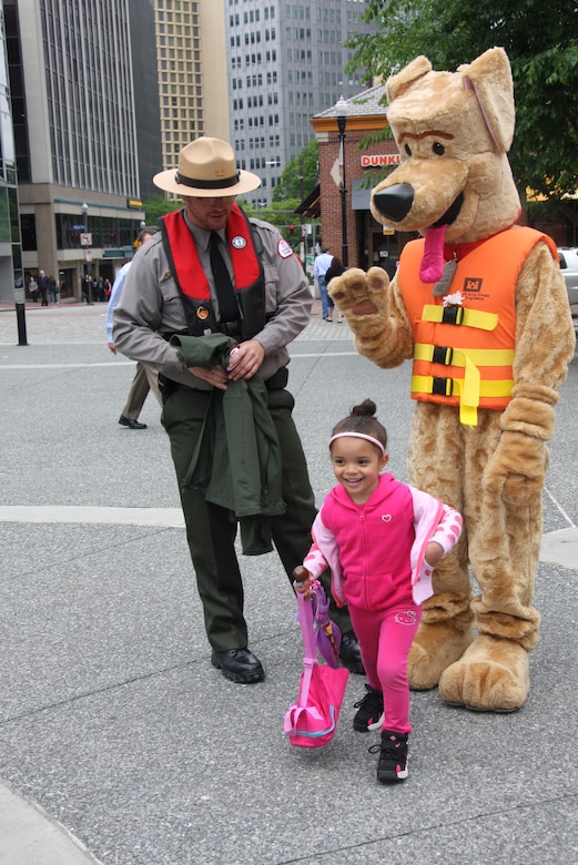 Members from the Pittsburgh District donned their lifejackets and took to the city streets to raise awareness not only for Wear Your Lifejacket to Work Day, May 16, but as a kickoff to National Safe Boating Week, May 17 – 23. 