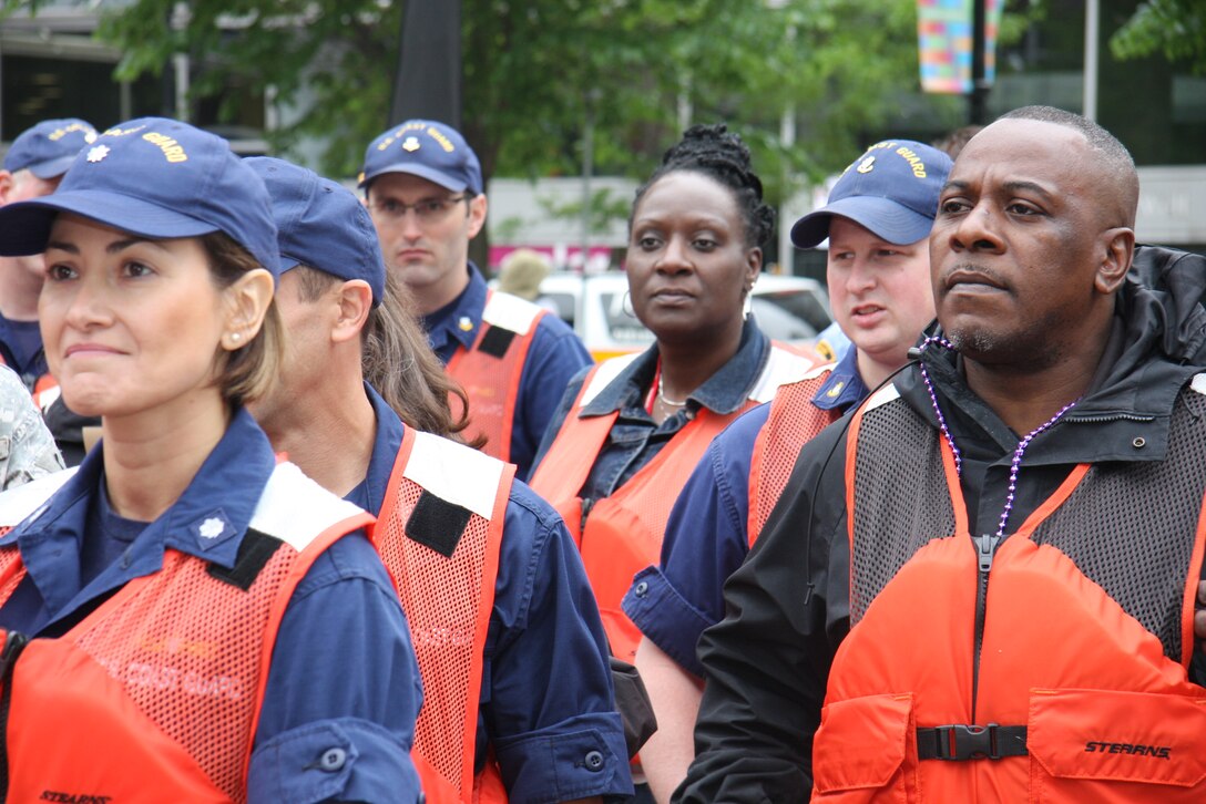 Members from the Pittsburgh District donned their lifejackets and took to the city streets to raise awareness not only for Wear Your Lifejacket to Work Day, May 16, but as a kickoff to National Safe Boating Week, May 17 – 23. 