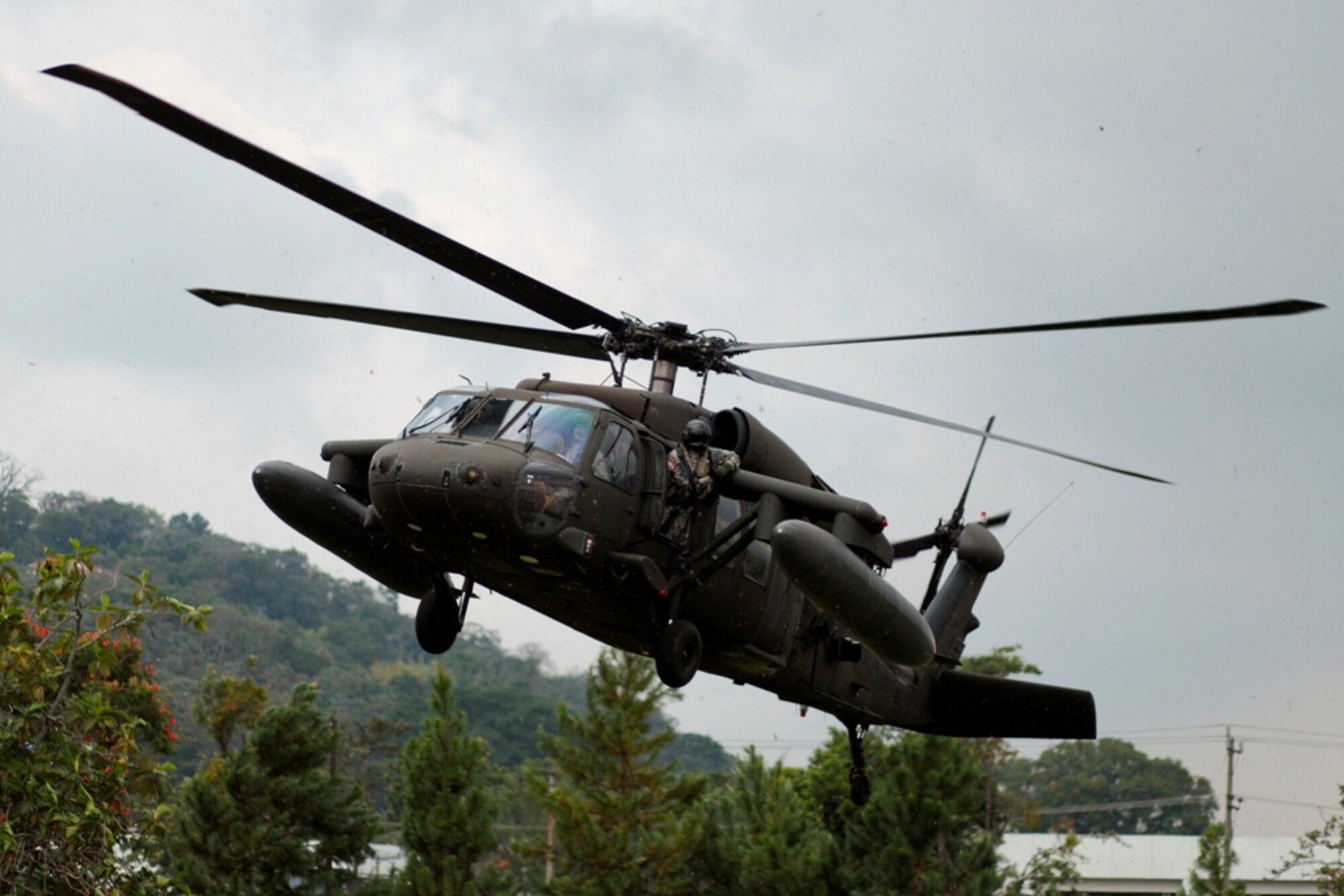 A U. S. Army UH-60 Black Hawk from the 1-228th Aviation Regiment, Joint Task Force-Bravo, hovers before landing at the U.S. Embassy lawn May 9 carrying the SOUTHCOM Situational Assessment Team, a four member team from Joint Task Force-Bravo Honduras on the Embassy lawn May 9. The SSAT was deployed for the first time for FA-HUM 2014, a humanitarian and disaster relief two weeklong exercise in San Salvador, El Salvador. (Photo by Juan Quintero, U.S. Embassy Public Affairs)