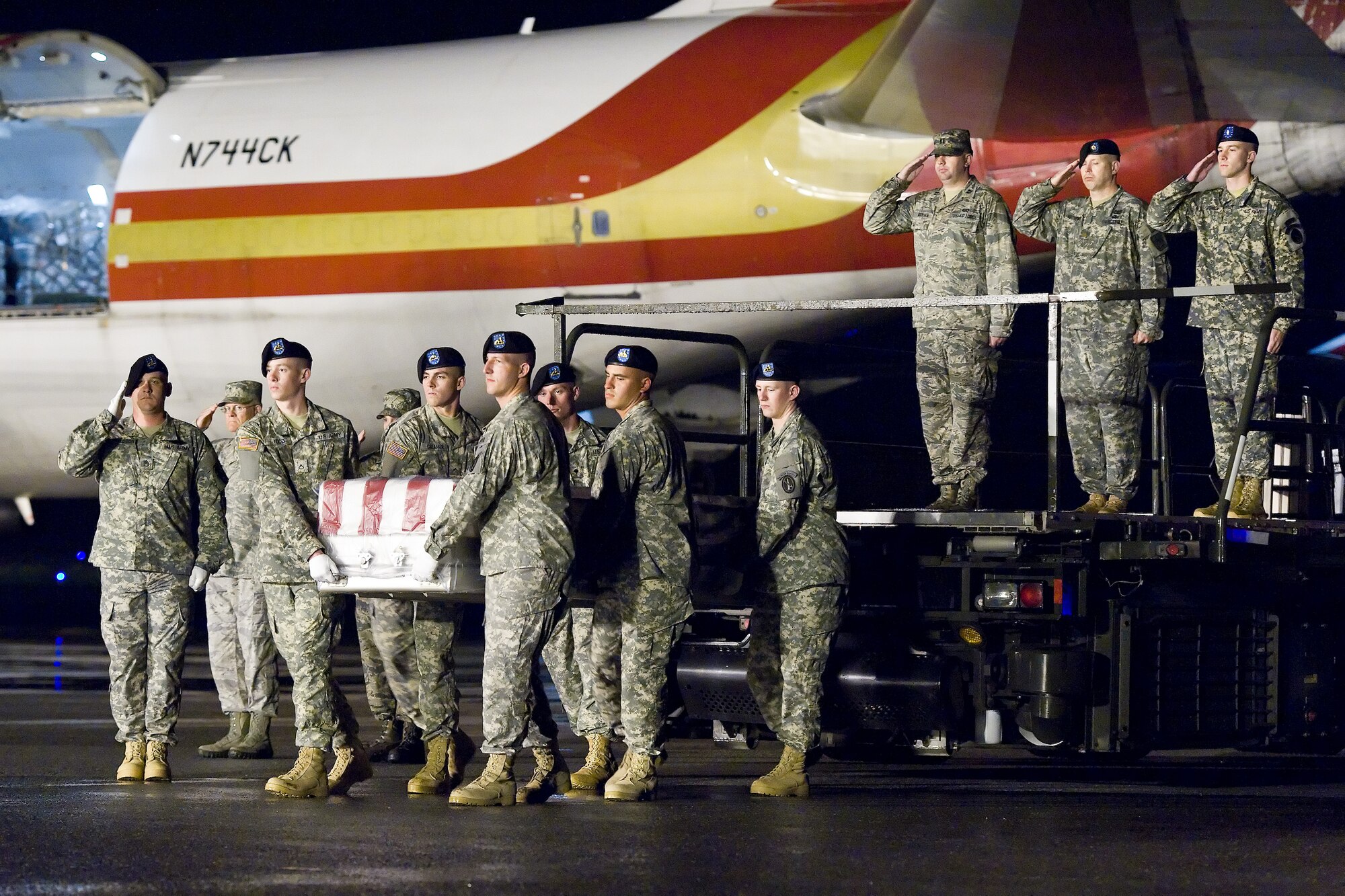 A U.S. Army carry team transfers the remains of Army Spc. Adrian M. Perkins of Pine Valley, Calif., May 21, 2014, at Dover Air Force Base, Del. Perkins was assigned to the 1st Battalion, 67th Armor Regiment, 2nd Brigade Combat Team, 4th Infantry Division, Fort Carson, Colo. (U.S. Air Force photo/Roland Balik)