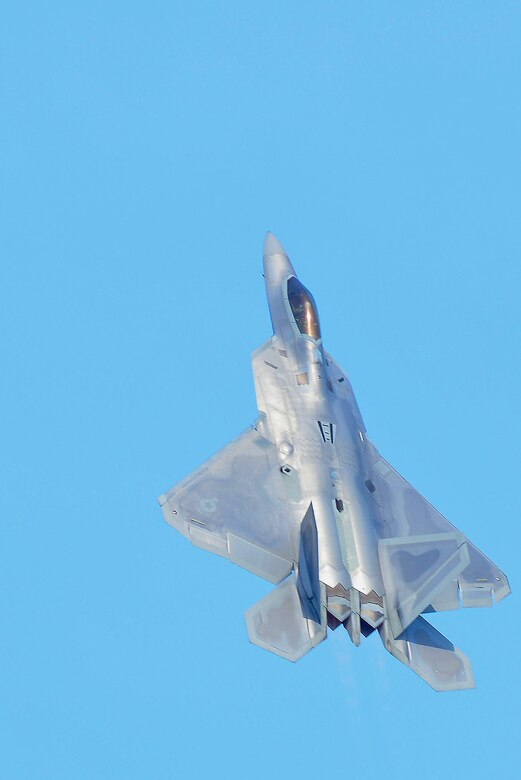 Raptor showcases skills above Langley > Joint Base Andrews > Article ...