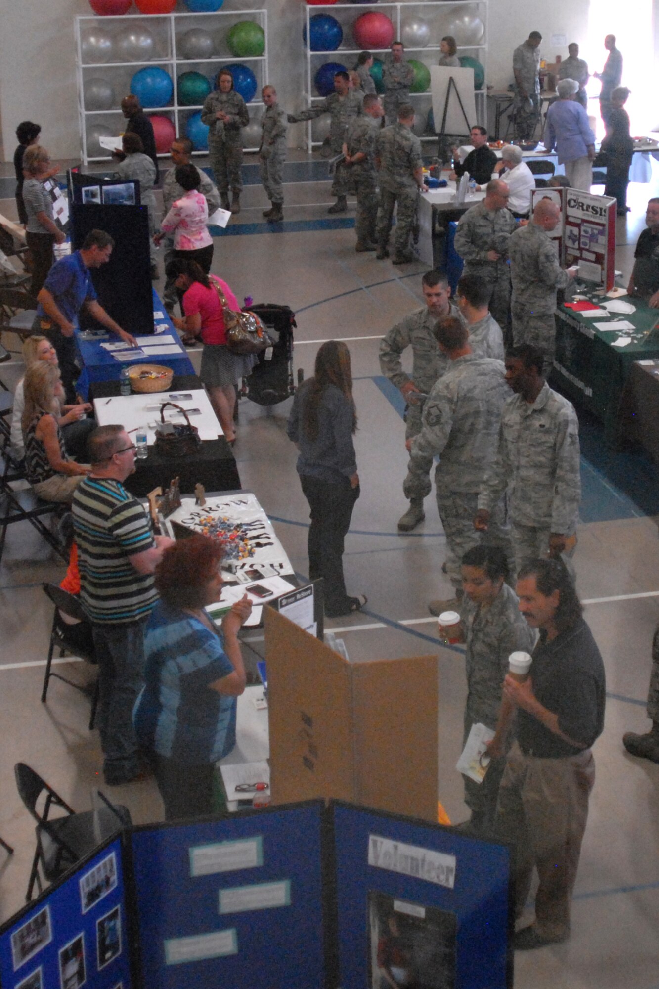 GOODFELLOW AIR FORCE BASE, Texas -- Base members check out volunteer opportunities available in the community during the Volunteer Fair at Carswell Field House here May 21. Non-profit organizations ranging from foster parenting to building ramps for Texas residents participated in the event and received 547 volunteers.  (U.S. Air Force photo/ Staff Sgt. Laura R. McFarlane)