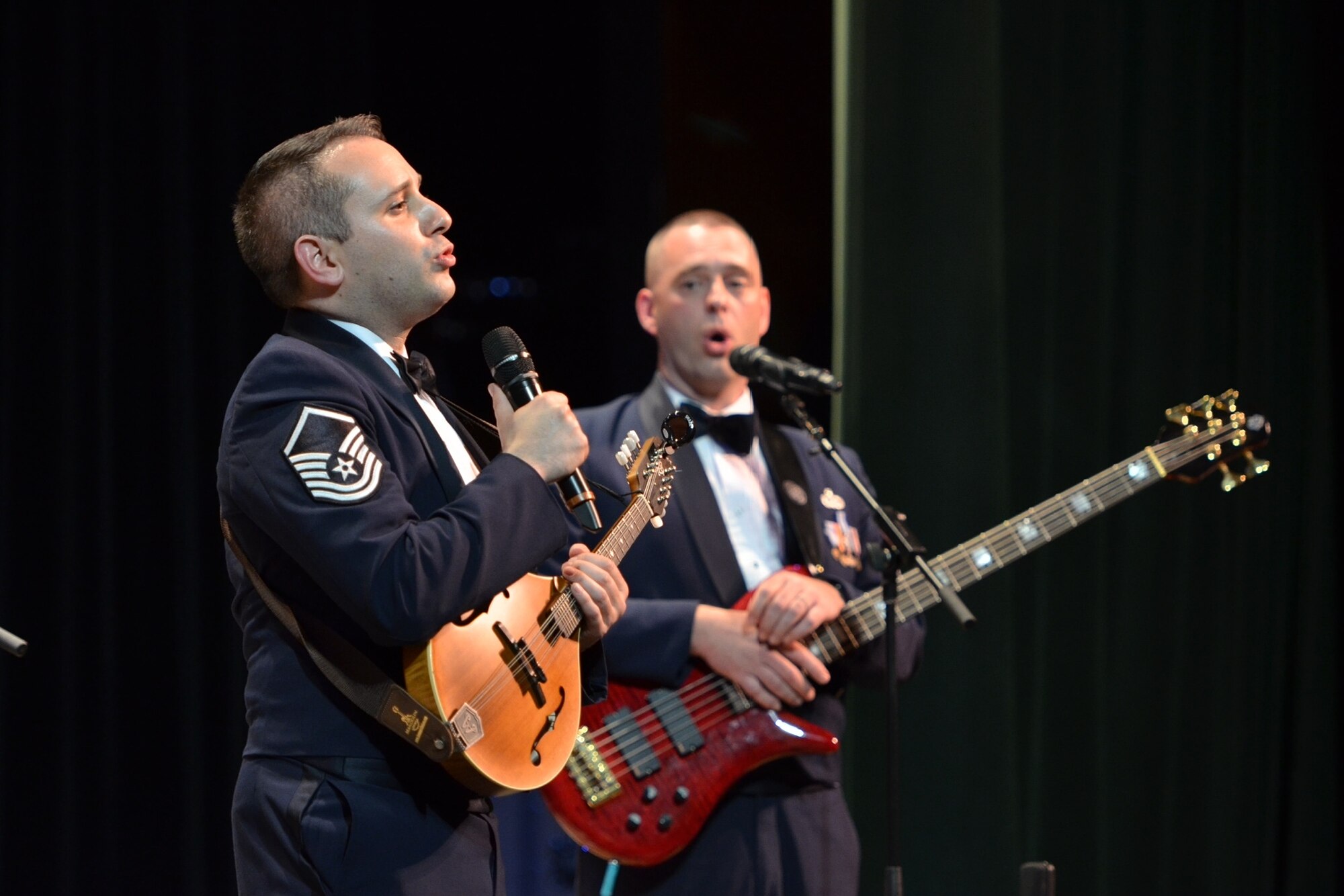 Master Sgt. Joe Haughton and Master Sgt. Eric Sullivan sing and play "The Auld Triangle" at Celtic Aire's Lafayette, Ind. concert.  (U.S. Air Force photo by Senior Master Sgt. Bob Kamholz/released)