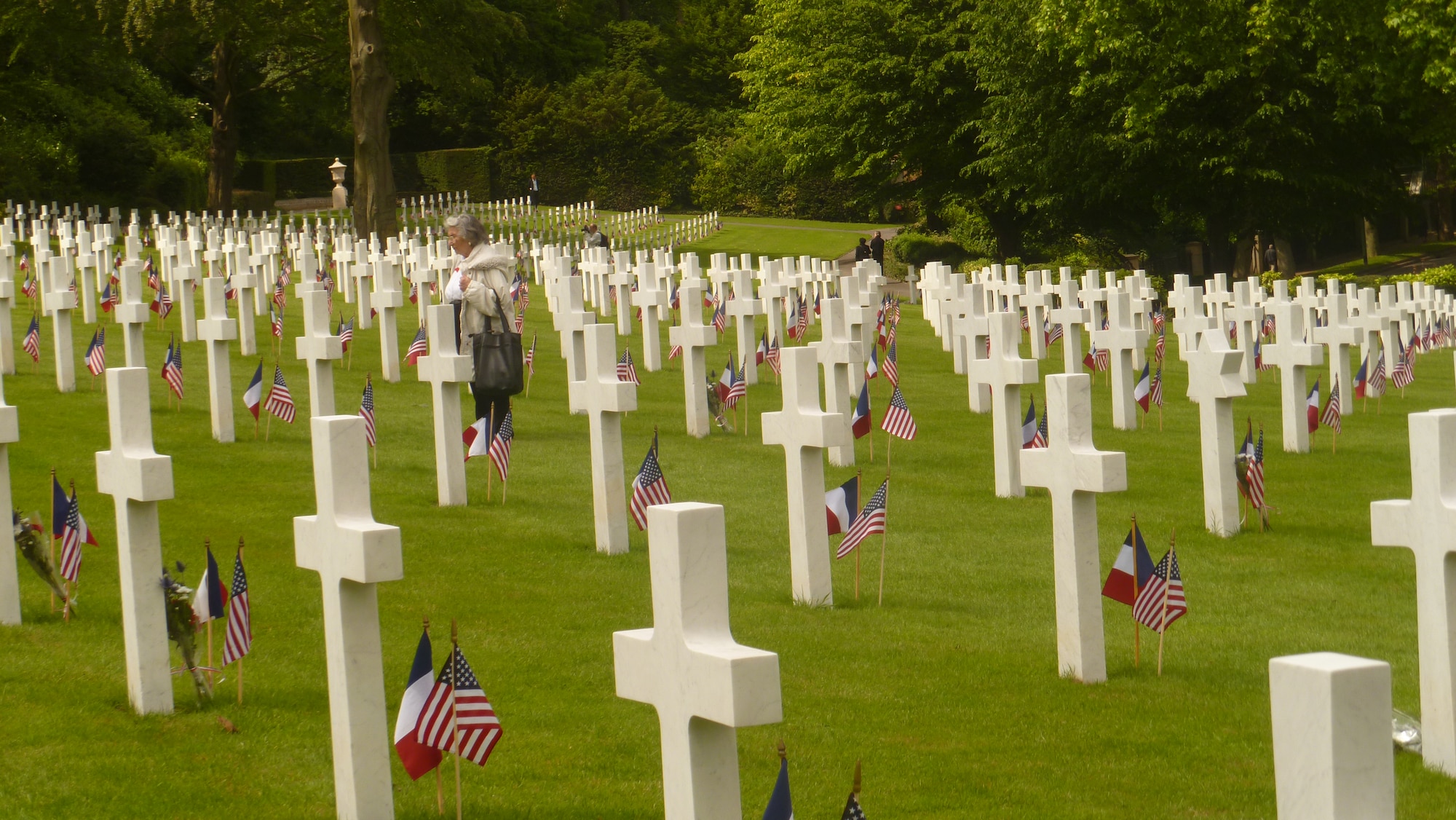SURESNES, France – A woman pays respects to fallen U.S. soldiers who died while fighting in WWI at Suresnes Cemetery, just outside Paris, May 25, 2014. The cemetery serves as a resting place for 1,541 Americans who gave their lives during WWI, as well as 24 unknown U.S. soldiers who served and died during WWII. (U.S. Air Force photo/Capt. Reba Good)