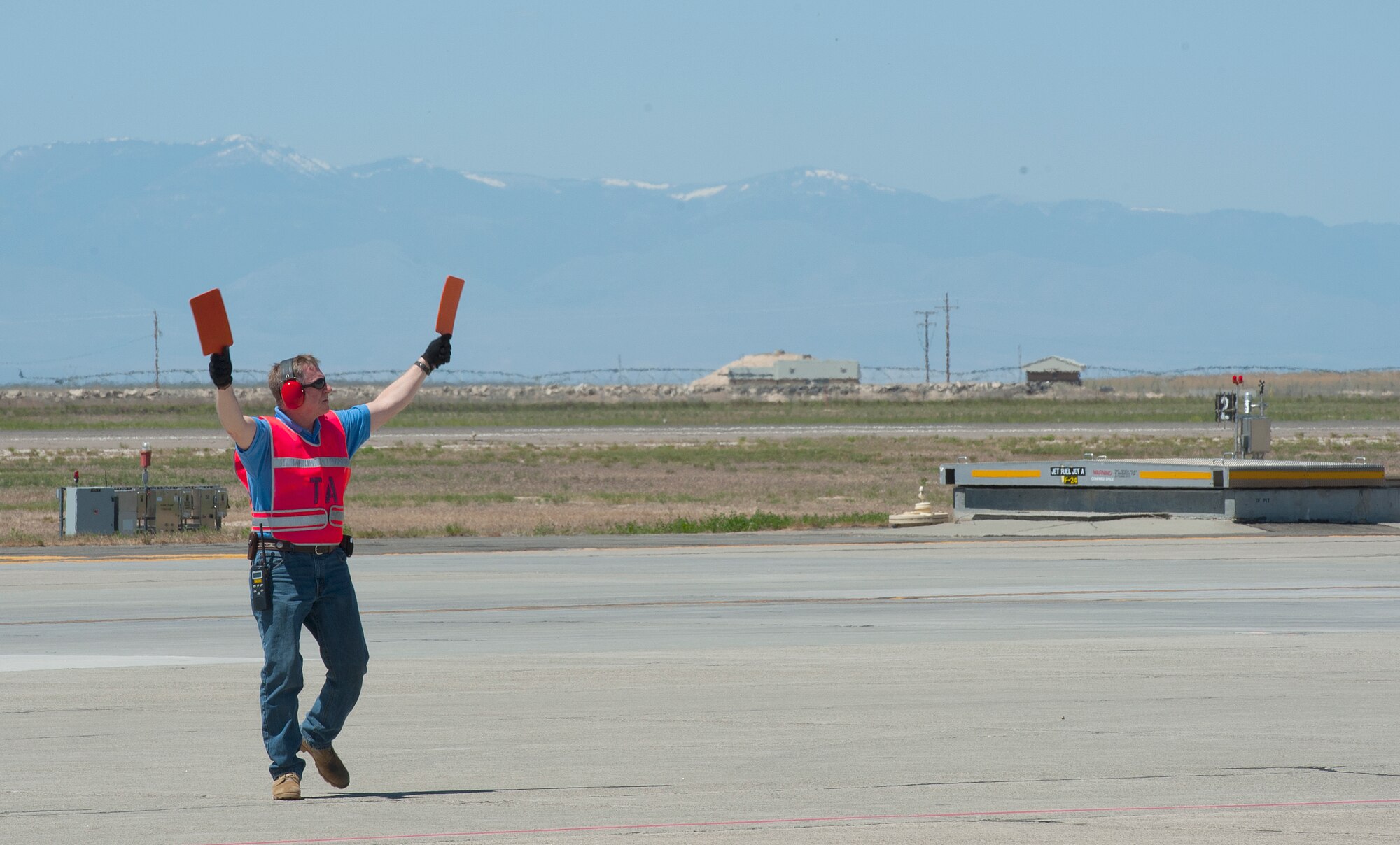Chad Goodwin, Transient Alert program manager, prepares to taxi a C-5M Super Galaxy May 27, 2014, at Mountain Home Air Force Base, Idaho. The airframe is commonly used to transport cargo and personnel, and is the largest aircraft in the AF’s inventory. (U.S. Air Force photo by Tech. Sgt. JT May III/RELEASED