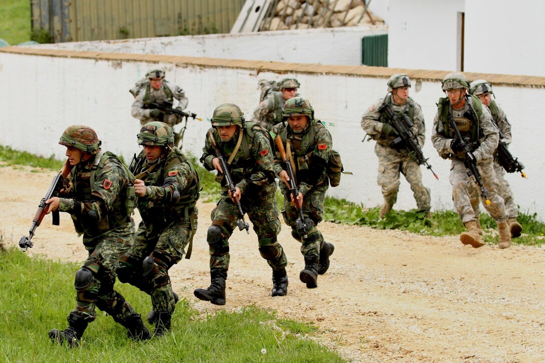 U.S. and Albanian soldiers conduct urban assault training during Combined Resolve II at the Joint Multinational Readiness Center in Hohenfels, Germany, May 17, 2014.