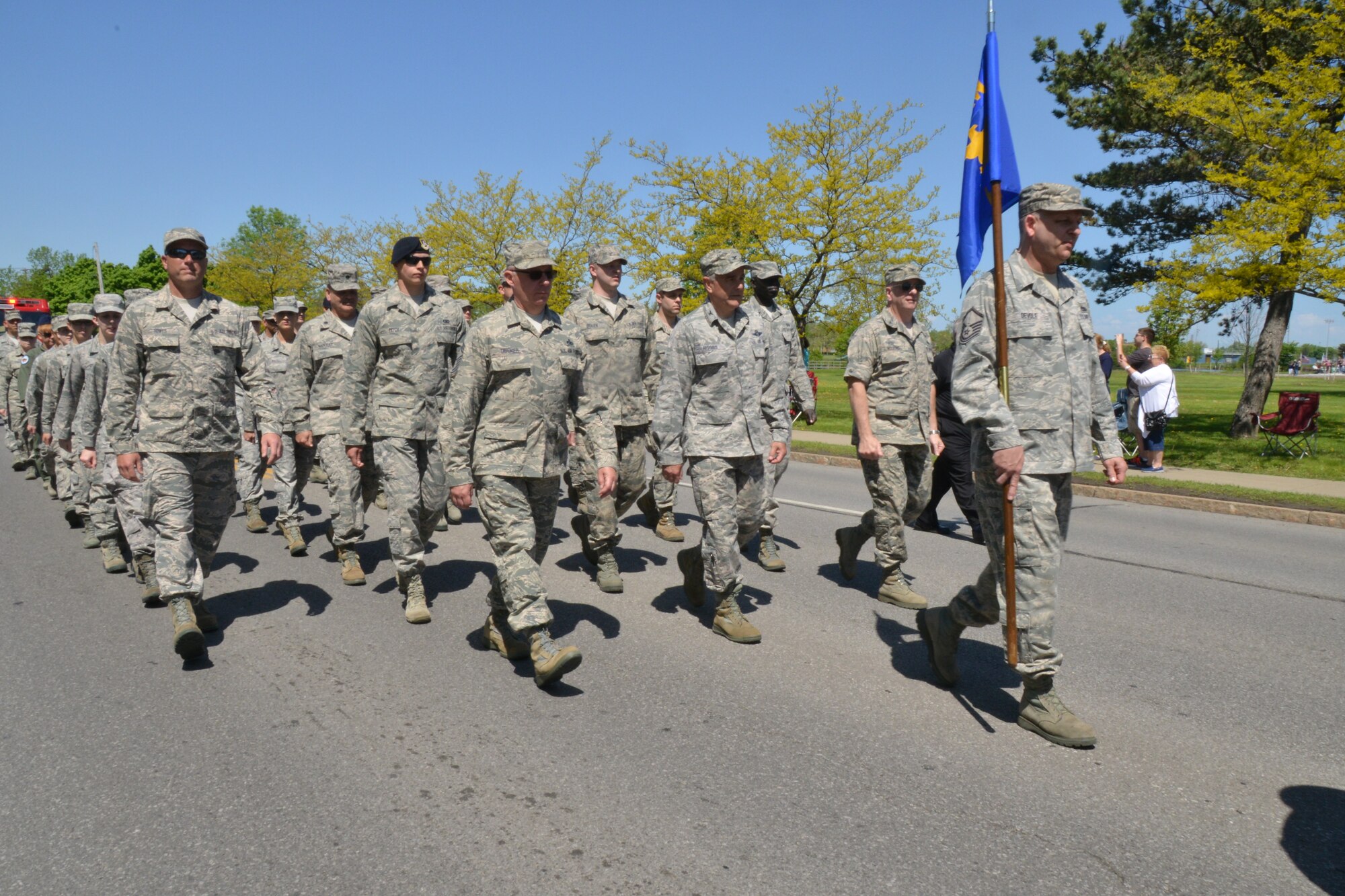 Guard Airmen participate during Memorial Day parade > Air National