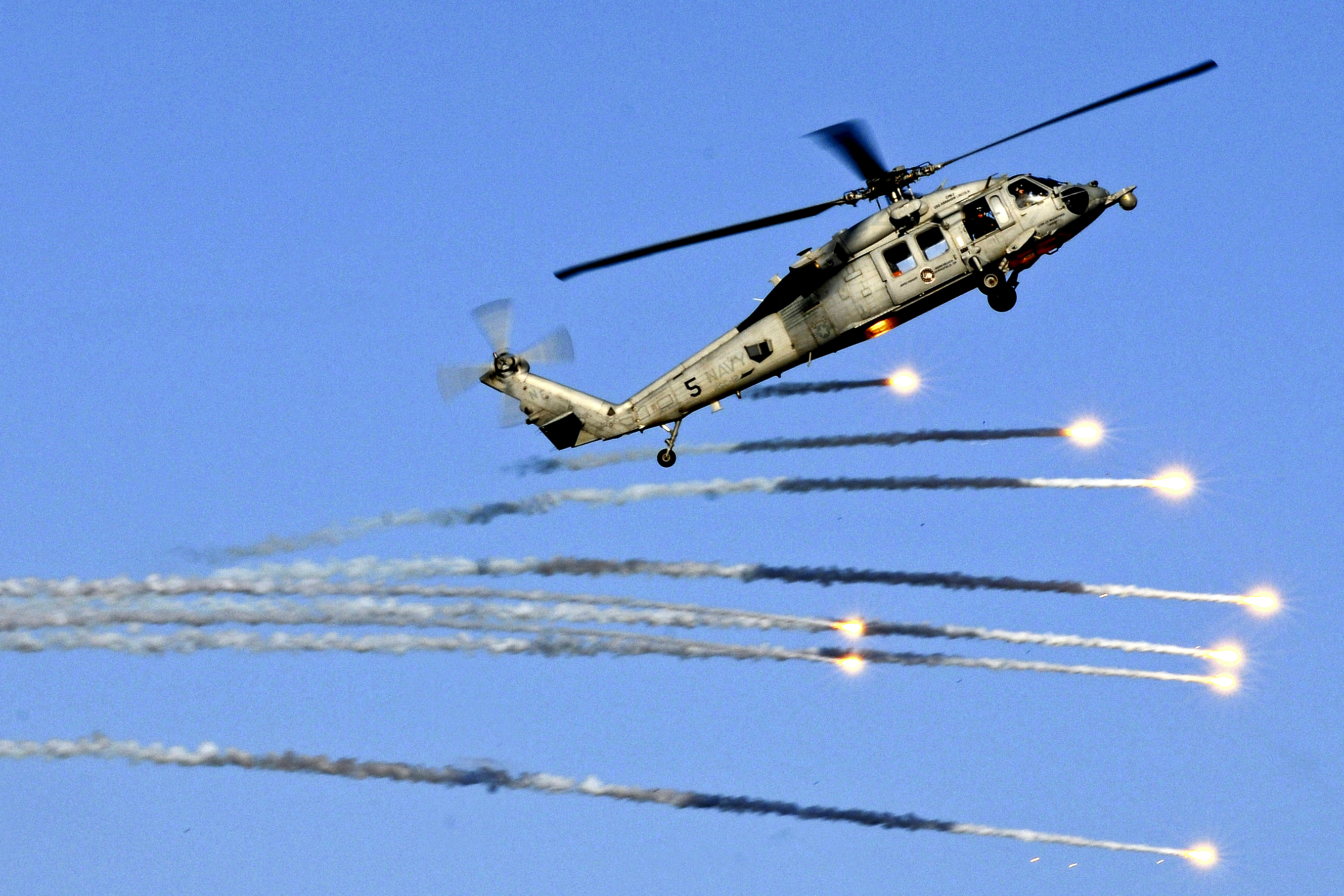 Flare Show I thought the helicopter flare is for fighting with other helicopters near me then i realize its for the fhj18 lol. flare show