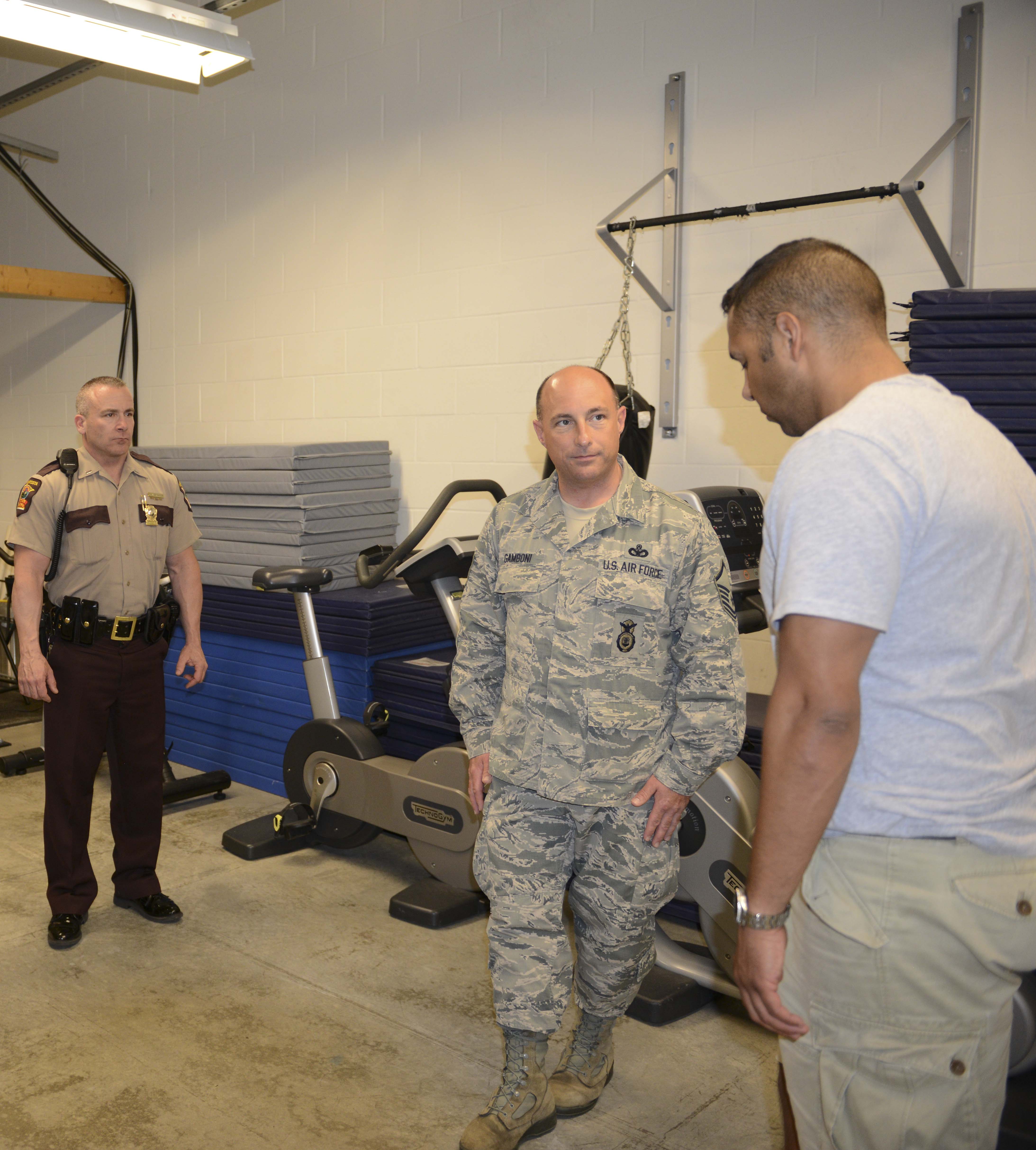 Loadmaster brings state trooper role to assist in SFS training