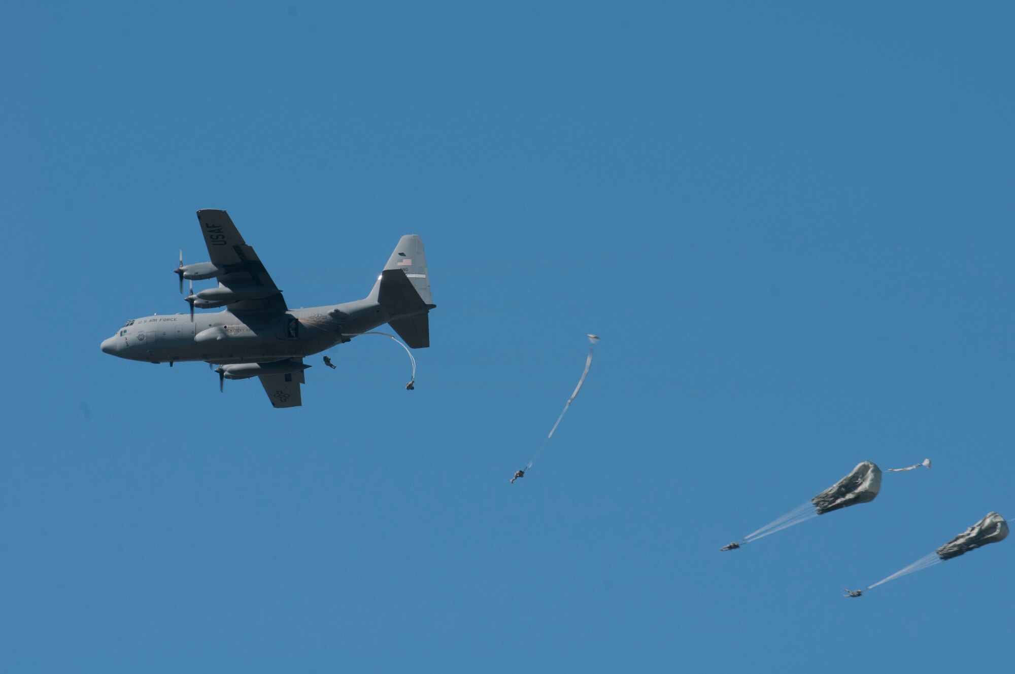 A Kentucky Air National Guard C-130 Hercules drops U.S. Army paratroopers from the 2-377th Parachute Field Artillery Regiment, 4th IBCT 25 Infantry Division, as part of exercise Red Flag-Alaska at Joint Base Elmendorf-Richardson, Alaska, on May 20, 2014. More than 100 Kentucky Airmen participated in the exercise from May 7 to 23. (U.S. Air National Guard photo by Master Sgt. Phil Speck)