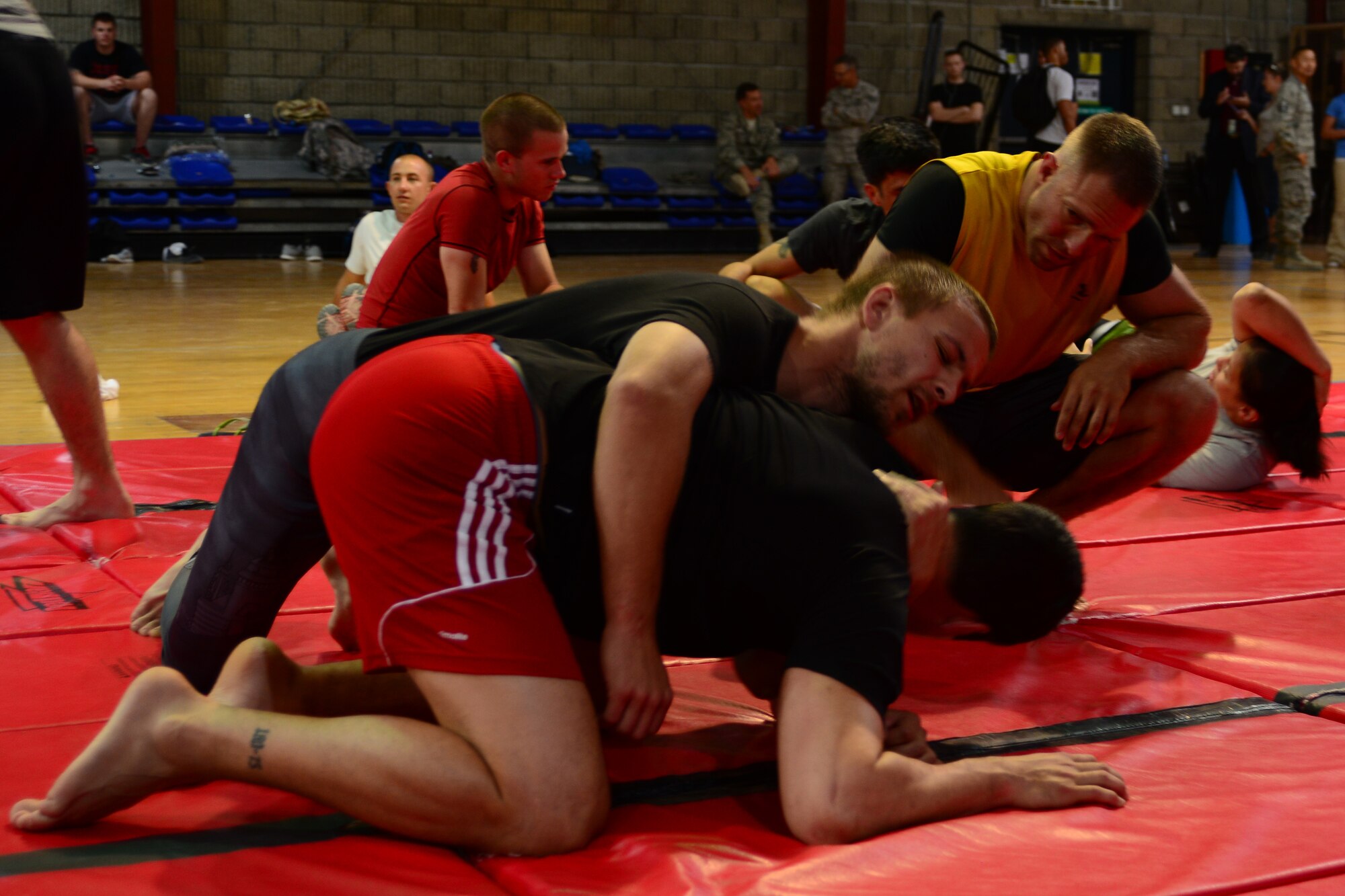 A Mixed Martial Arts fighter instructs grappling techniques to U.S. Service members at Al Udeid Air Base, Qatar, May 23, 2014.  The demonstration was part of MMA fighters visiting the area of responsibility and teaching Service members their craft  (U.S. Air Force Photo by Master Sgt. Marcelo Joniaux)   