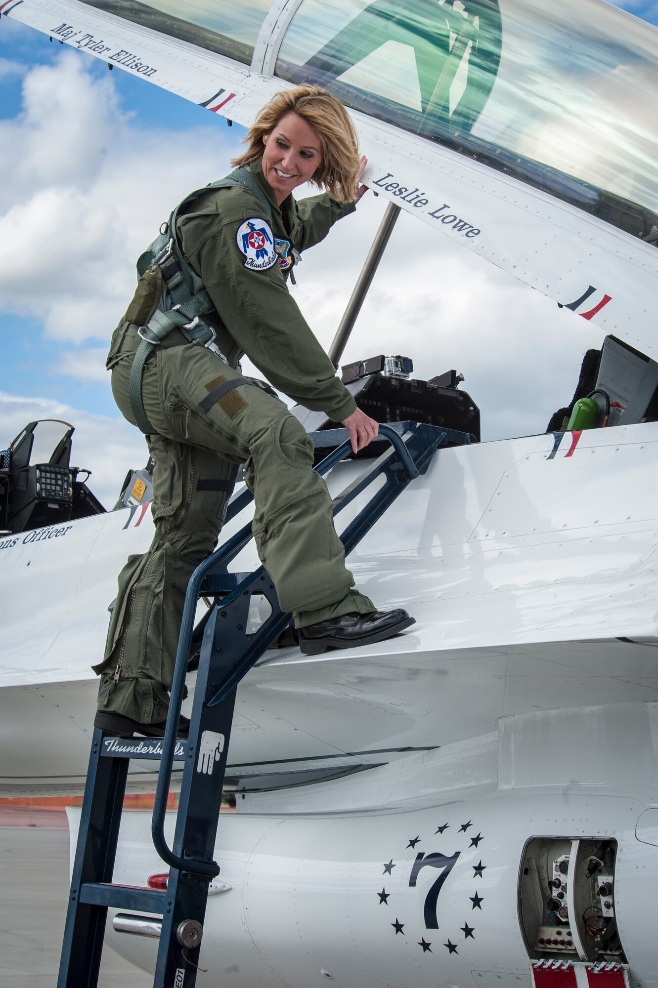 KHQ 6 reporter, Leslie Lowe, climbs out of a U.S. Air Force Thunderbird after returning from her orientation flight as part of SkyFest 2014 at Fairchild Air Force Base, Wash., May 29, 2014. The Thunderbirds have flown the F-16 Fighting Falcon since August 1982, more than half of the team's history. SkyFest is Fairchild’s air show and open house, giving the local and regional community the opportunity to view Airmen and our resources. (U.S. Air Force photo by Staff Sgt. Benjamin W. Stratton/Released)