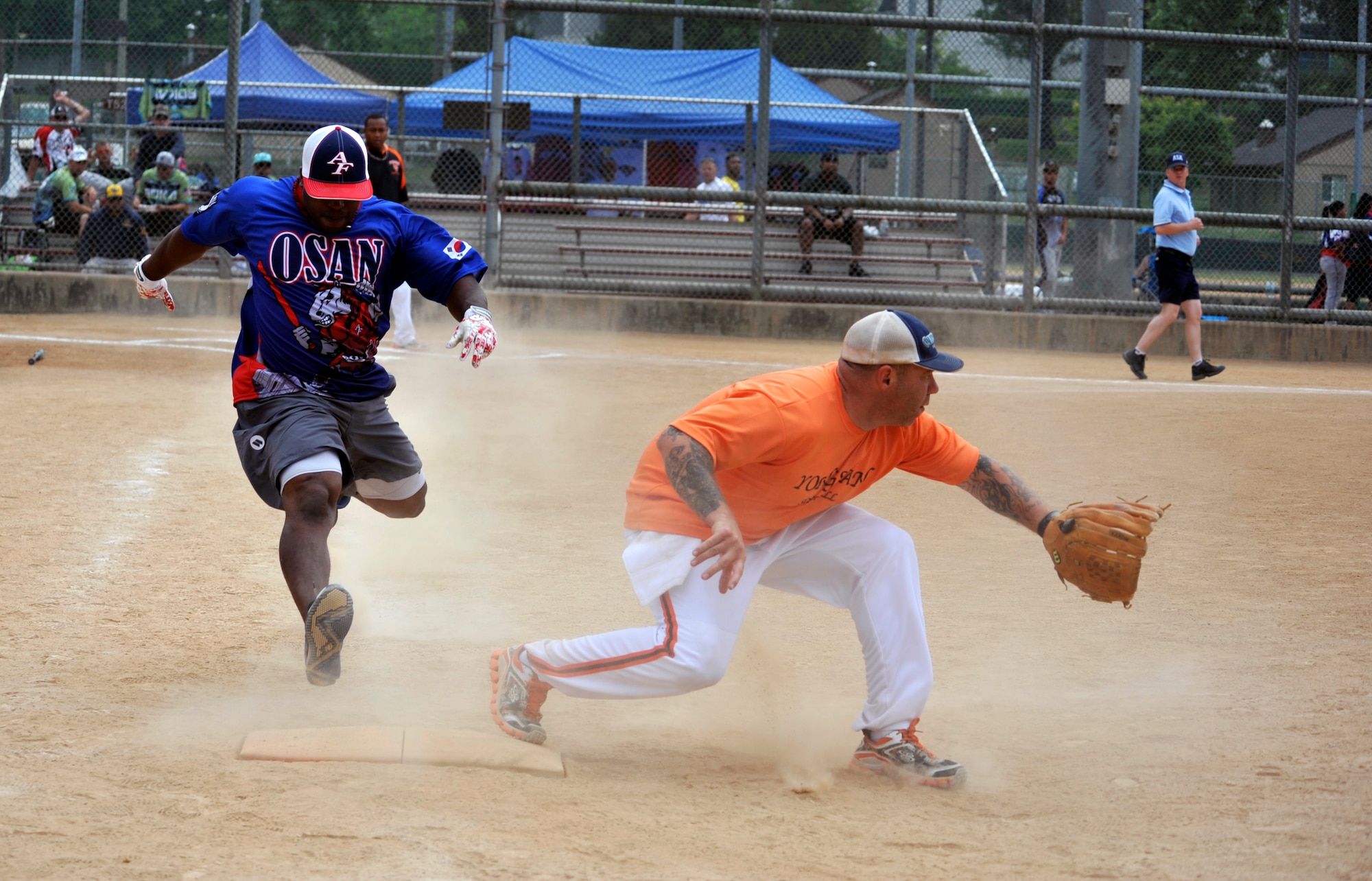 Tech. Sgt. Justin James, 51st Logistic Readiness Squadron, stretches out to beat the throw during the first inning against U.S. Army Garrison Yongsan during a tournament on USAG Yongsan, Republic of Korea, May 25, 2014. James safely made it to the base. (U.S. Air Force photo/Senior Airman David Owsianka)