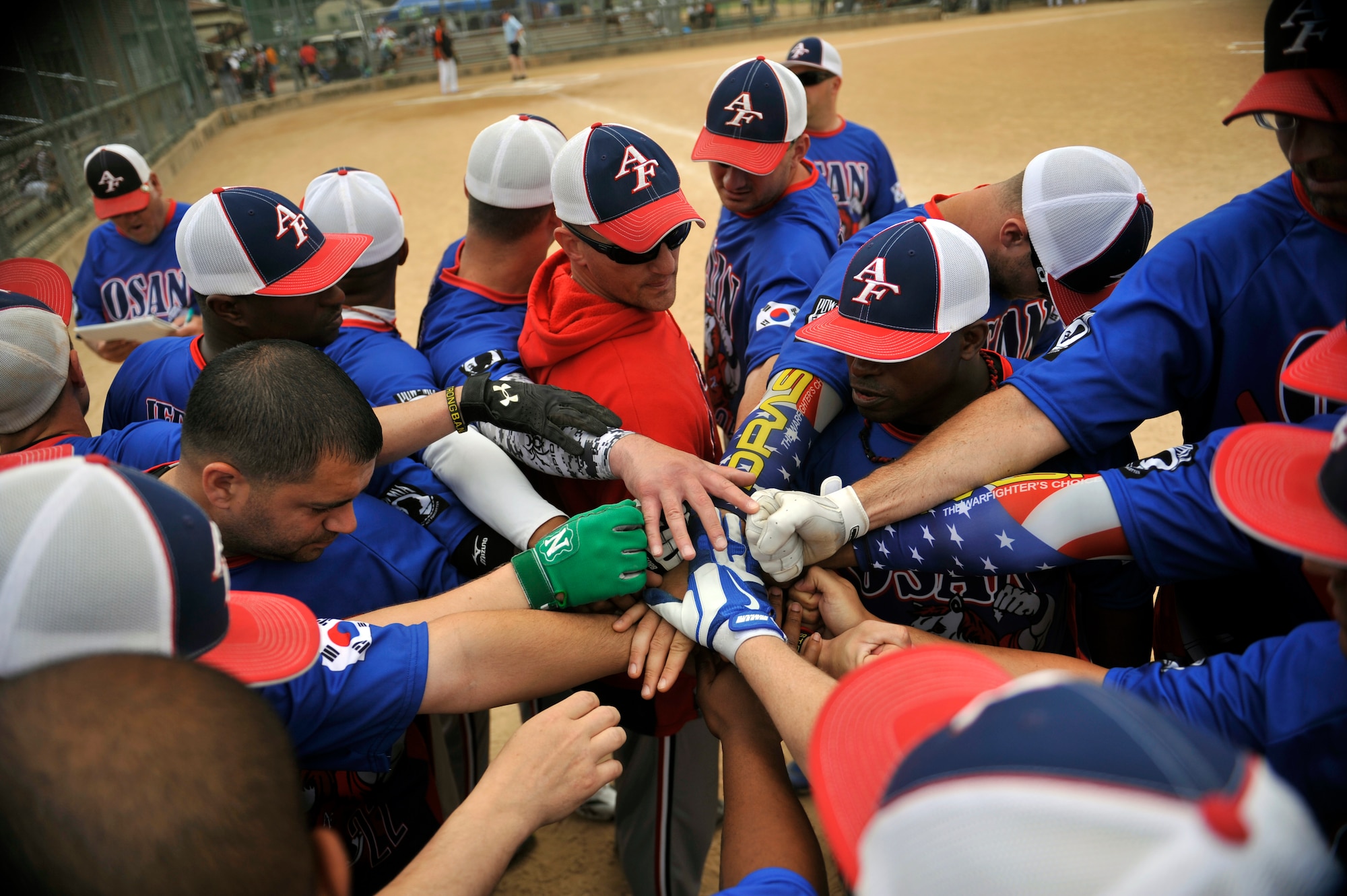 Members of the Osan men’s softball team huddle up prior to their game against the U.S. Army Garrison Yongsan team during a tournament on USAG Yongsan, Republic of Korea, May 25, 2014. Osan defeated Yongsan 22-12. (U.S. Air Force photo/Senior Airman David Owsianka)