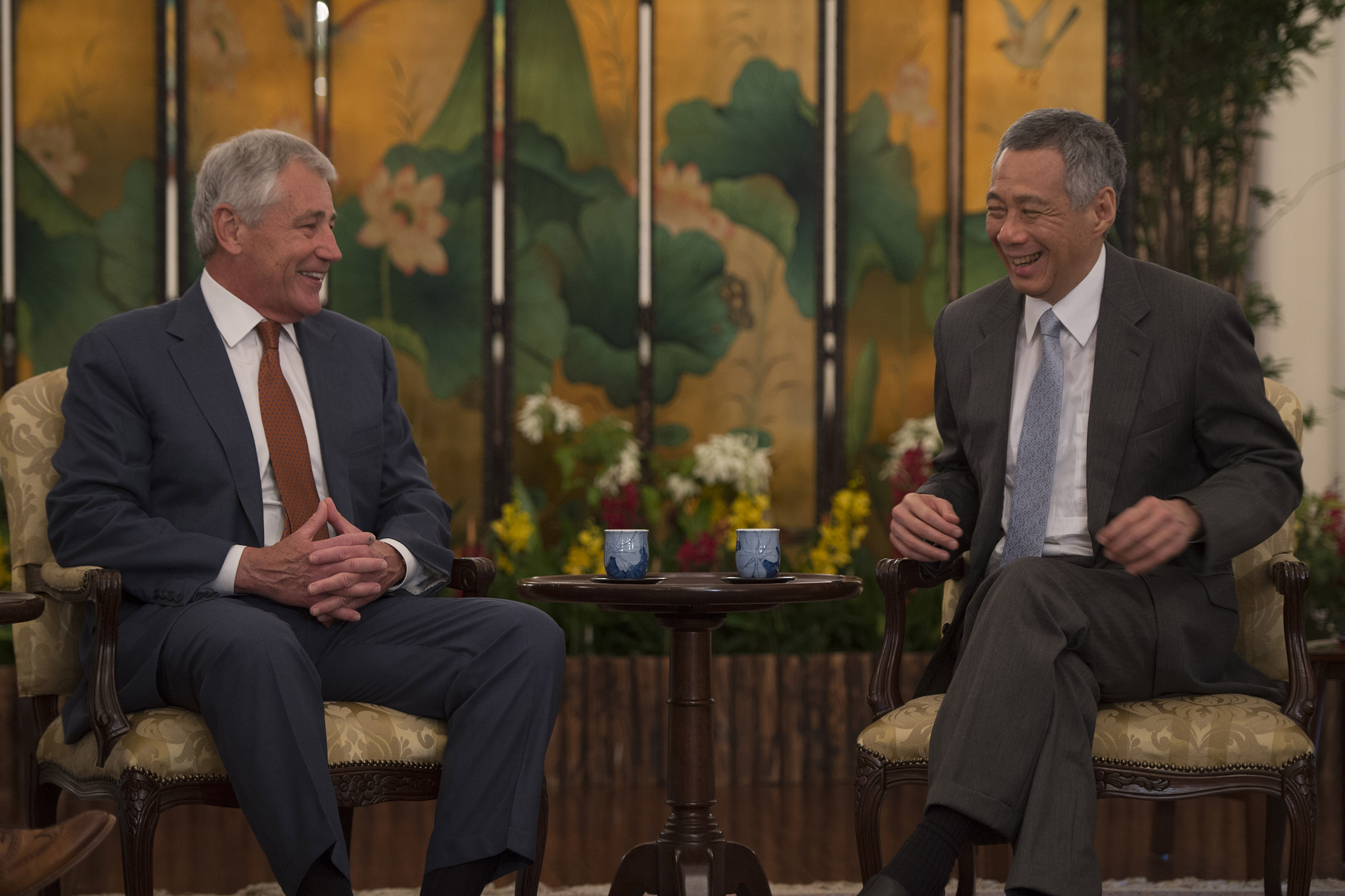 U S Defense Secretary Chuck Hagel Left Meets With Singaporean Prime Minister Lee Hsien Loong At The