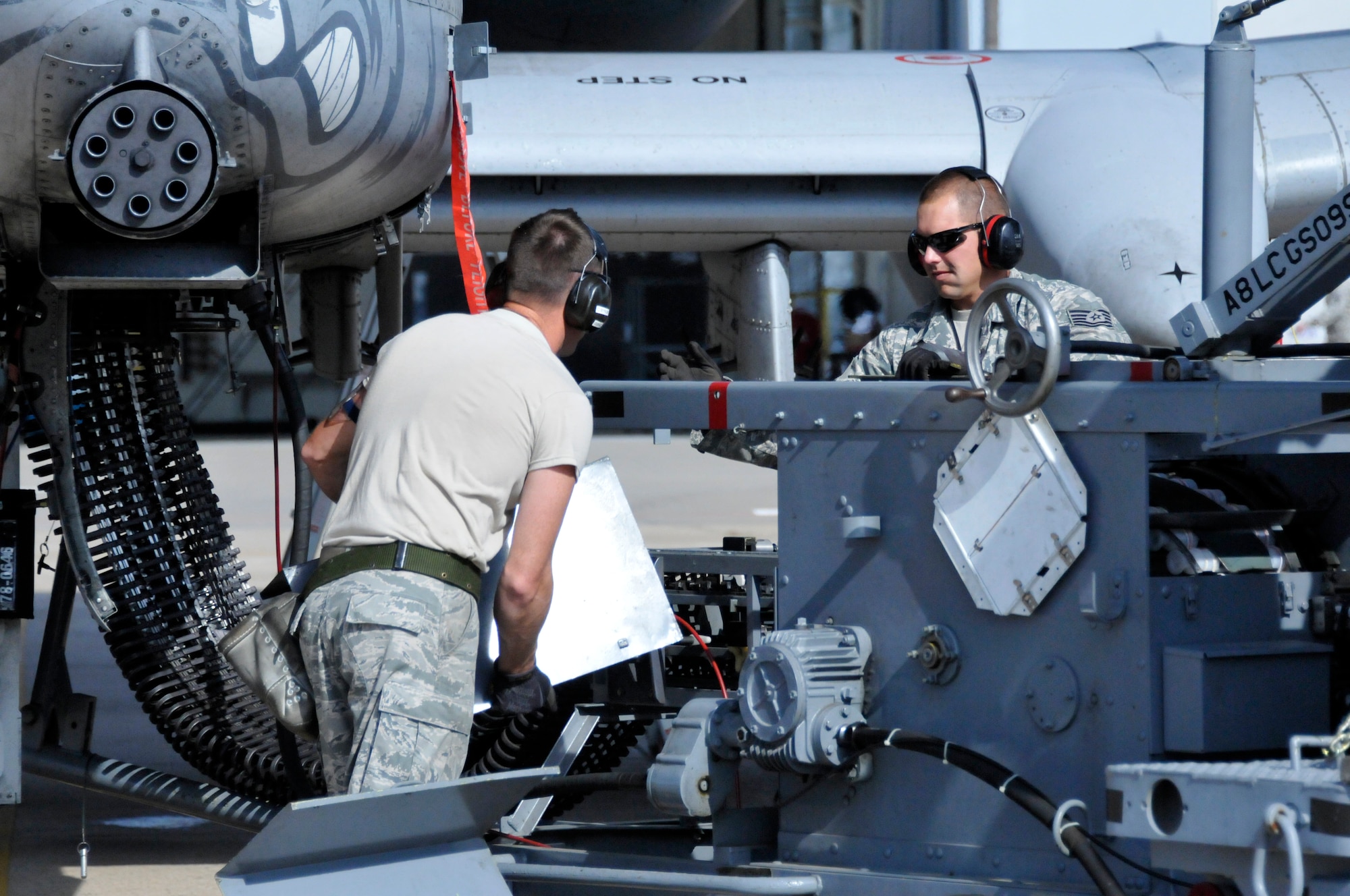 Airmen from the 188th Aircraft Maintenance Squadron’s Weapons Element conduct the last 30mm Gatling gun download on an A-10C Thunderbolt II “Warthog” aircraft at Ebbing Air National Guard Base, Fort Smith, Arkansas, May 19, 2014. The unit is currently converting from a fighter mission to a remotely piloted aircraft, intelligence, reconnaissance, surveillance and reconnaissance mission. The last two aircraft will leave during the June 7, 2014. (U.S. Air National Guard photo by Tech. Sgt. Josh Lewis/released) 