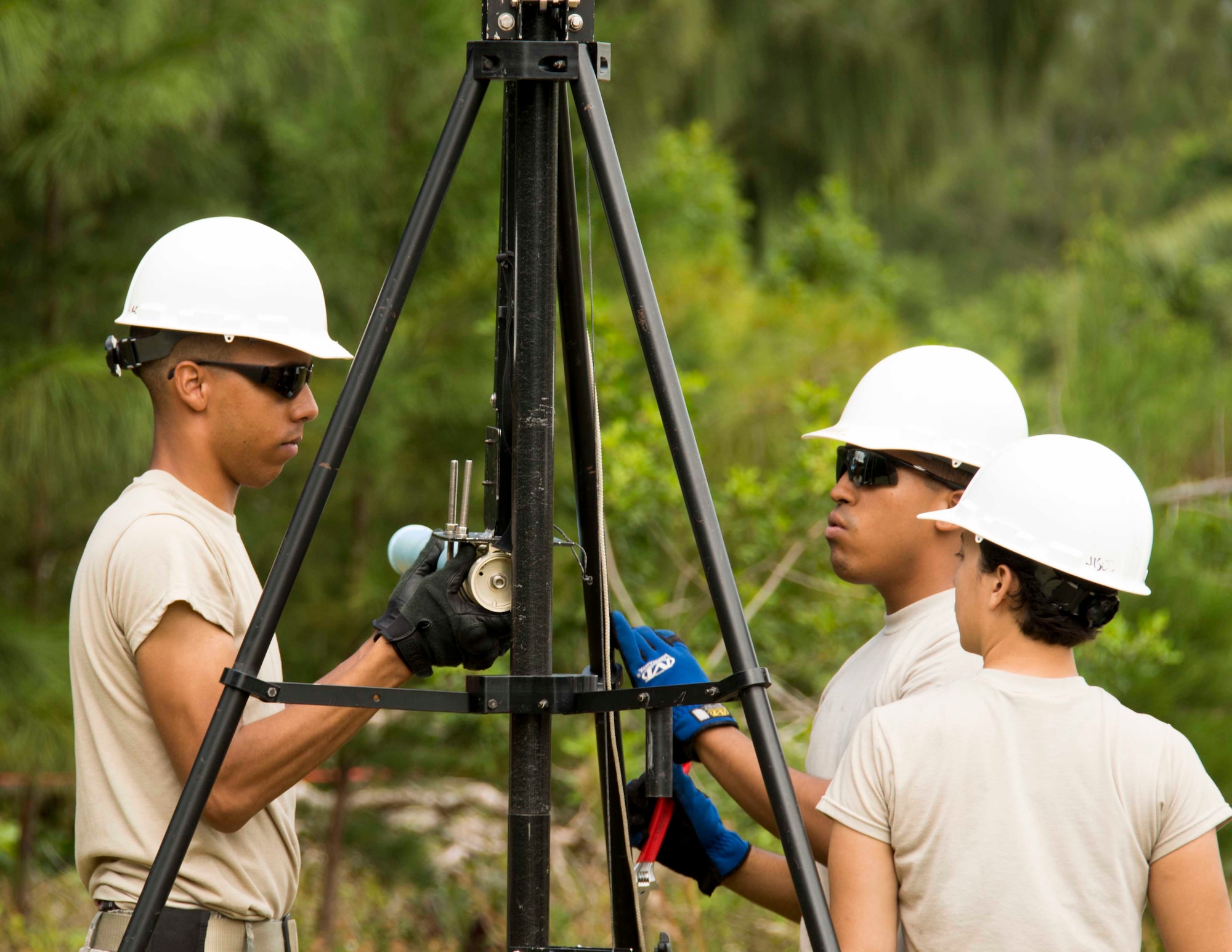 Senior Airmen Justin A. Woodside, Samantha A. Sanchez, and Christopher X. Moreno, members of the 482nd Communications Squadron at Homestead Air Reserve Base, Fla., work as a team to set up a radio antenna mast as part of the Joint Incident Site Communications Capability kit, while being inspected by Wing Inspection Team members during a base recovery exercise here Oct. 23. The exercise was intended to draft operating instructions and practice setting up two of the 13 JISCC kits that belong to Air Force Reserve units and are used during emergencies to keep lines of communication open between key leaders and first responders in the community. (U.S. Air Force photo/Senior Airman Jaimi L. Upthegrove)
