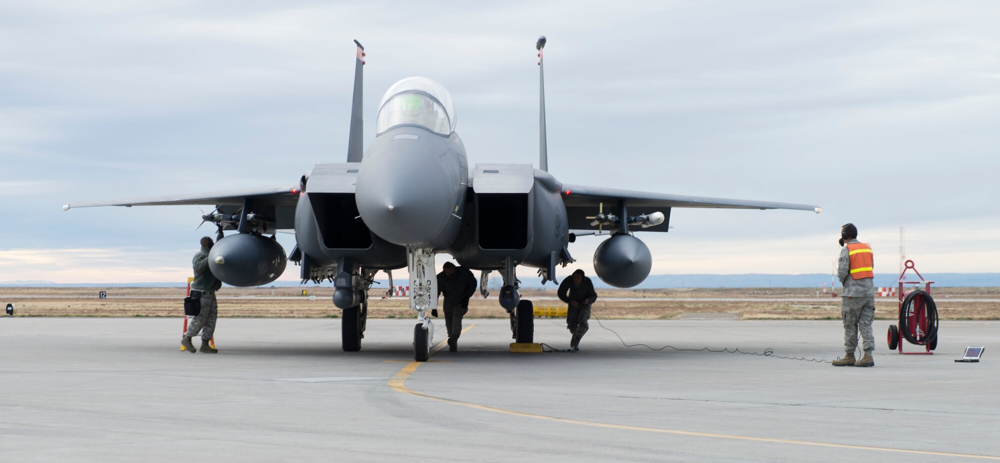 Members of the 366th Aircraft Maintenance Squadron work together for the Capstone training event at Mountain Home Air Force Base, Idaho, Nov. 4, 2014. Airmen prepare the F-15E Strike Eagle for take-off and also ensure safe landing. (U.S. Air Force photo by Airman 1st Class Jessica H. Smith/RELEASED)