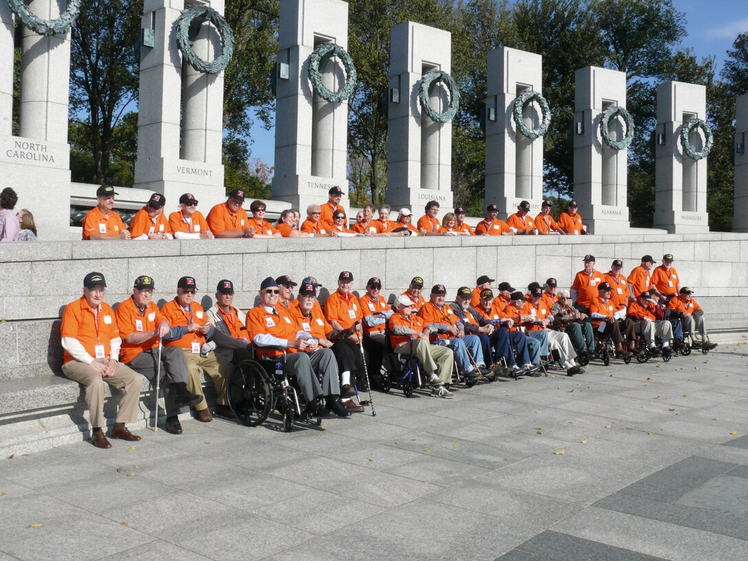 Honor Flight of Middle Tennessee veterans (front line) and the Guardians (escorts) in back pose at the Tennessee pillar of the World War II Memorial on Oct. 18. (Photo by Claude Morse)