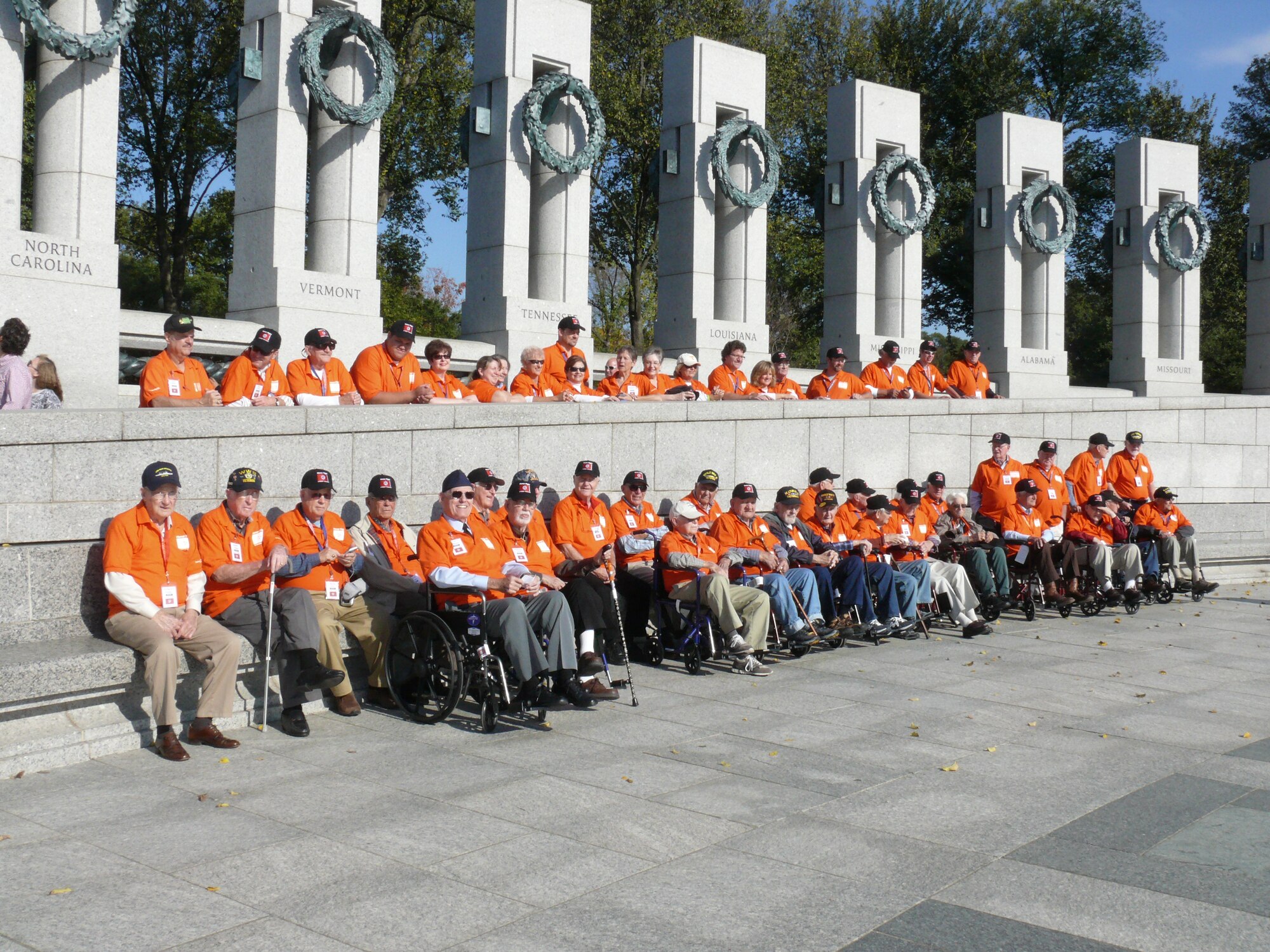 Honor Flight of Middle Tennessee veterans (front line) and the Guardians (escorts) in back pose at the Tennessee pillar of the World War II Memorial on Oct. 18. (Photo by Claude Morse)