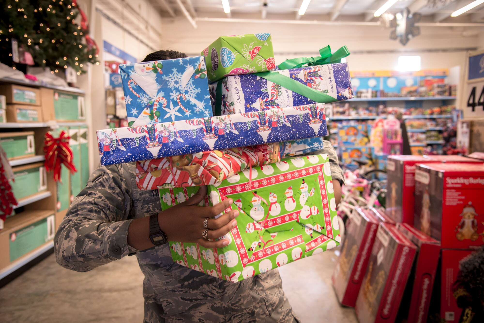 The Airman and Family Readiness Center can help servicemembers financially prepare for the holidays. To avoid going over budget and becoming overwhelmed by debt, contact the AFRC at 229-257-3333 for an individual financial assessment. (U.S. Air Force illustration by Senior Airman Sandra Marrero/Released)
