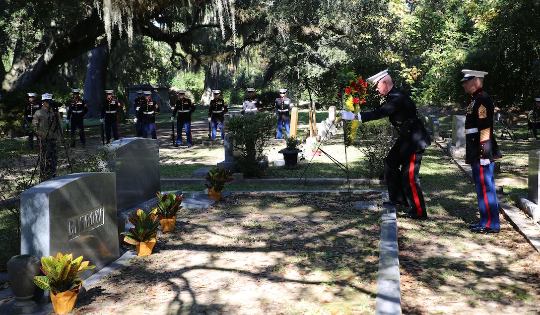 Marines honor 27th Commandant with wreath laying