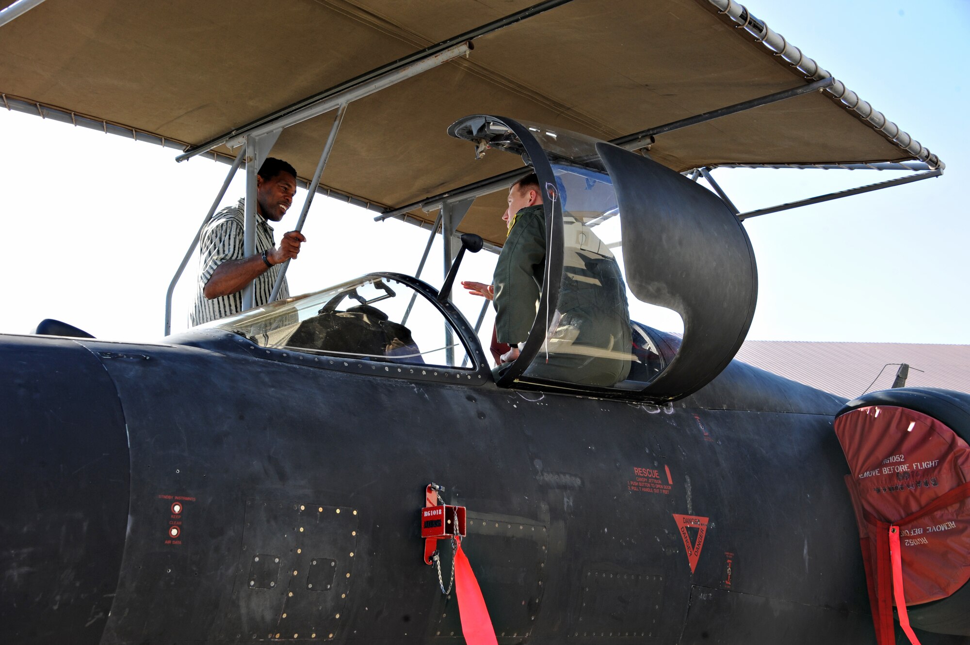 Herschel Walker, former National Football League running back and Patriots Support Program Anti-Stigma Campaign spokesman, views and learns about the U-2 Dragon Lady during his visit to promote and educate Airmen on mental health awareness Nov. 6, 2014, at Beale Air Force Base, Calif. Walker began to promote mental health awareness after publishing his book, which discusses his experience with dissociative identity disorder. (U.S. Air Force photo by Airman 1st Class Ramon A. Adelan/Released)