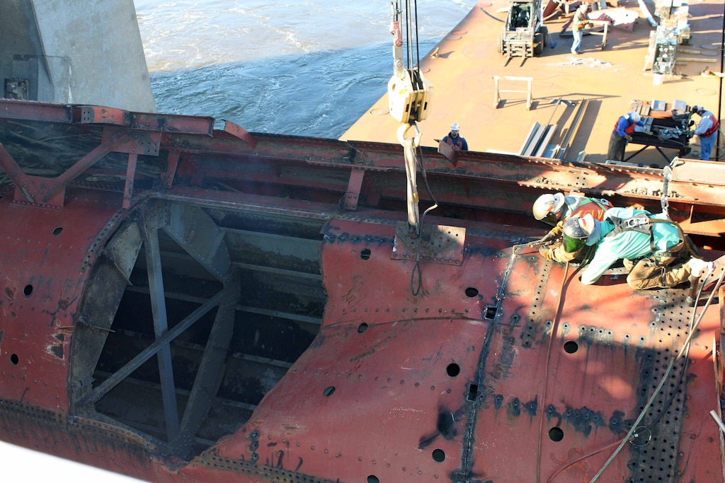 Damage to roller gate 5 at Locks and Dam 14 on the Mississippi River.